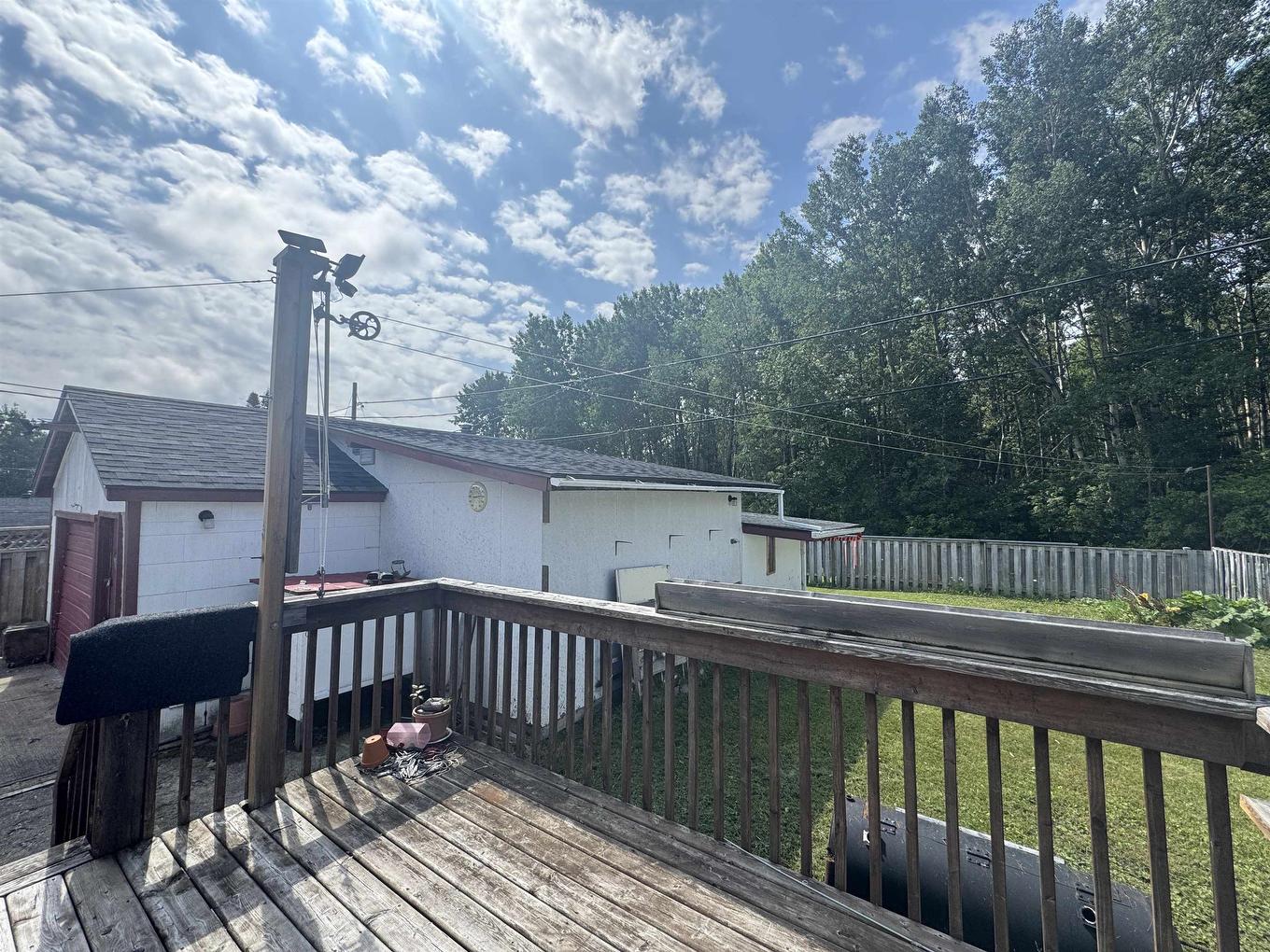 111 Warbler Drive, Manitouwadge, ON - Outdoor With Deck Patio Veranda