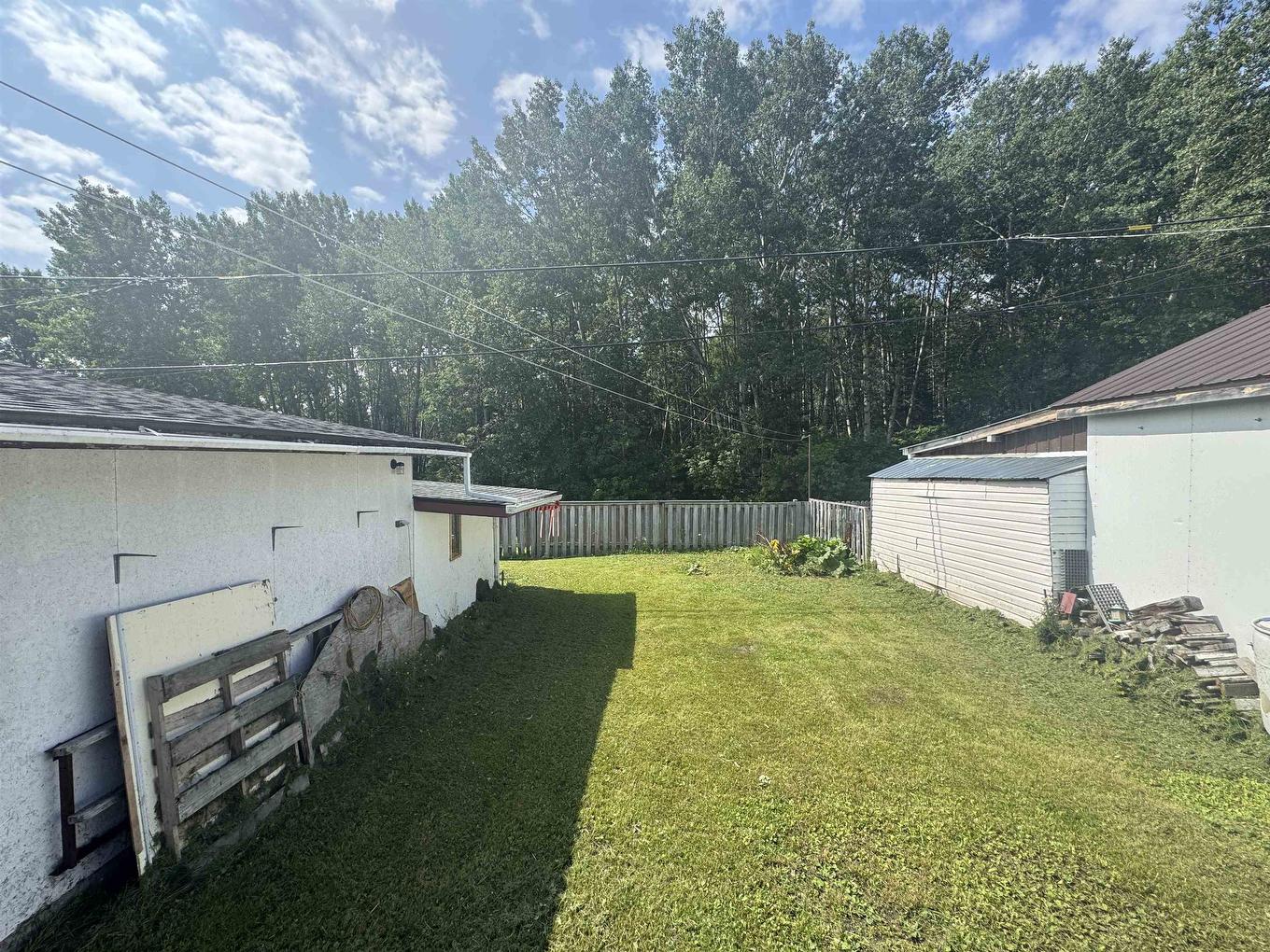 111 Warbler Drive, Manitouwadge, ON - Outdoor