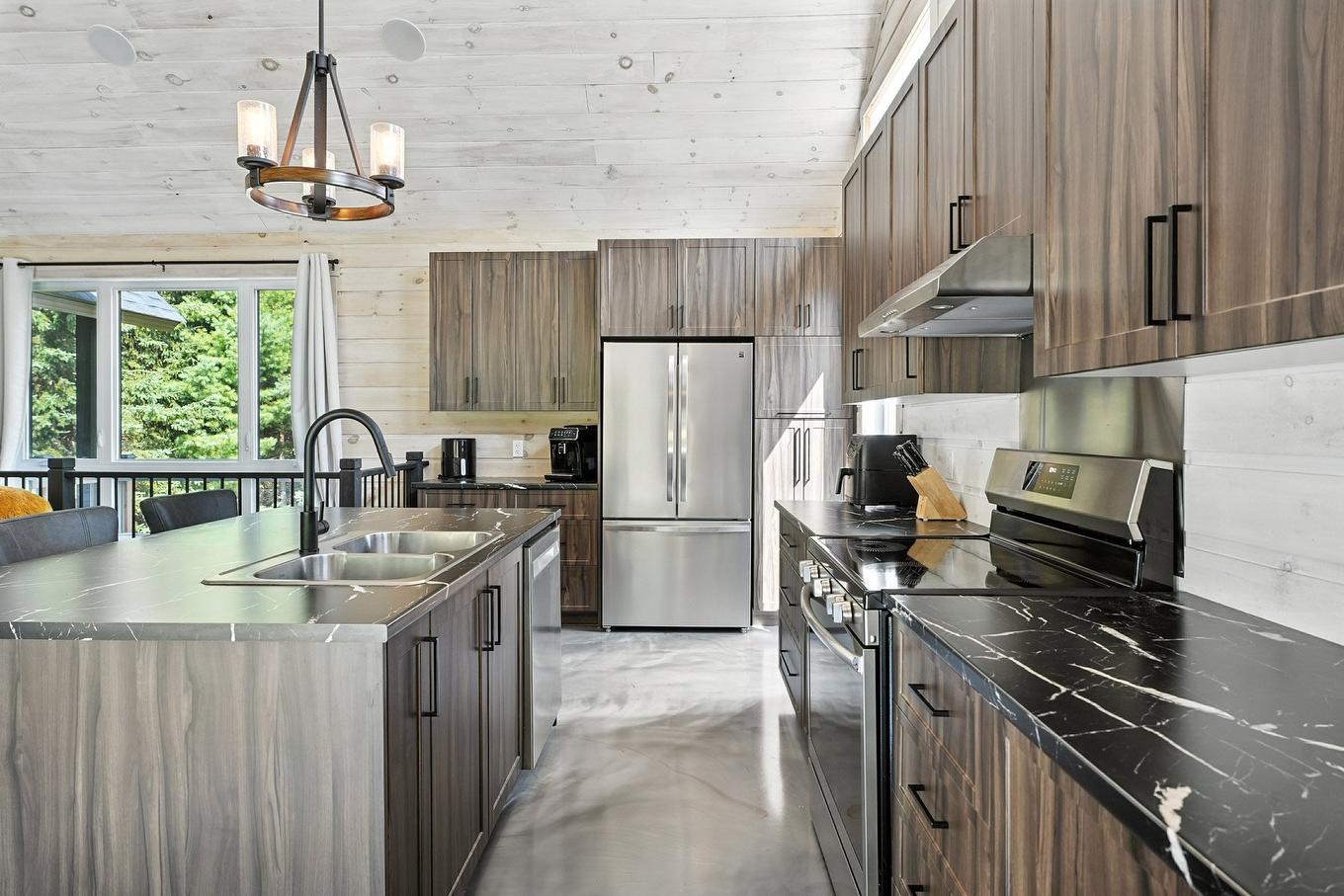 Kitchen - 13 Ch. De La Paix, Bowman, QC - Indoor Photo Showing Kitchen With Double Sink