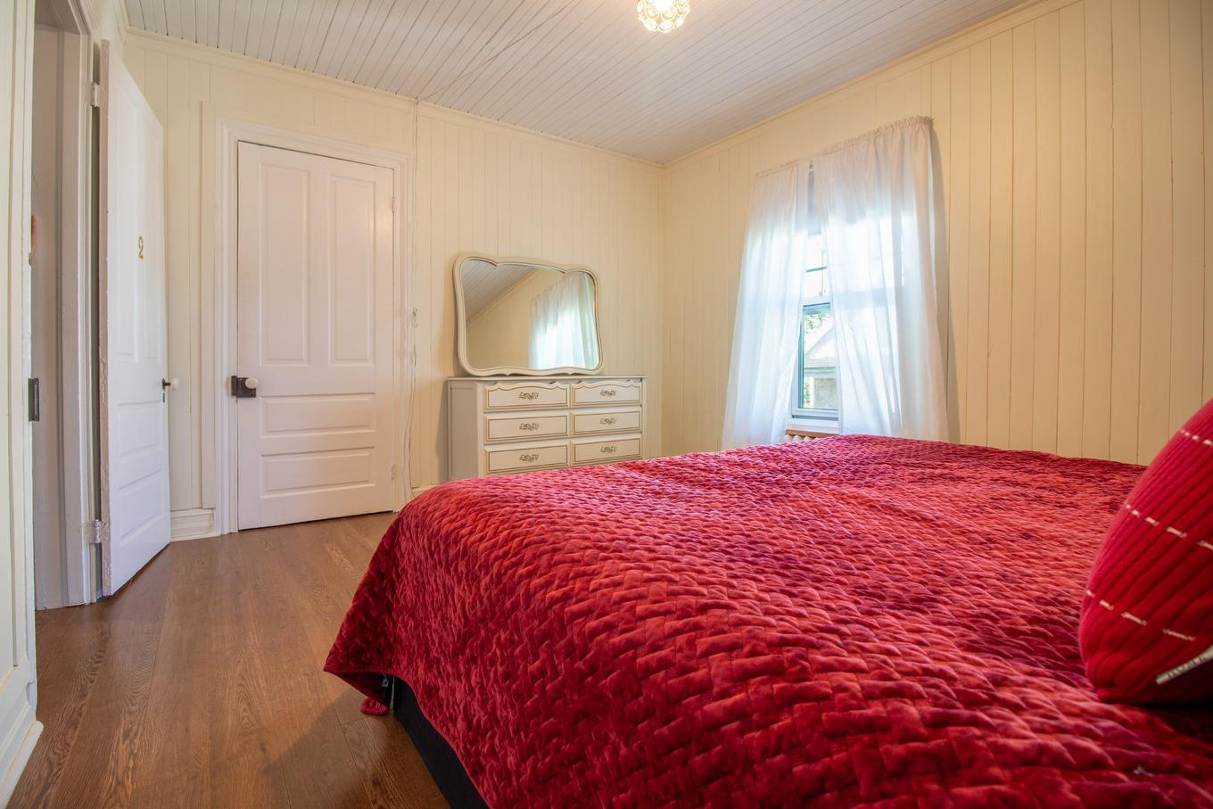 Primary bedroom - 245 5E Avenue, Shawinigan, QC - Indoor Photo Showing Bedroom