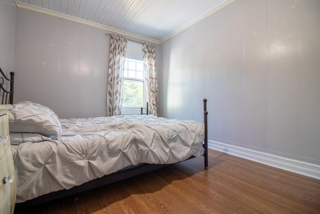 Bedroom - 245 5E Avenue, Shawinigan, QC - Indoor Photo Showing Bedroom