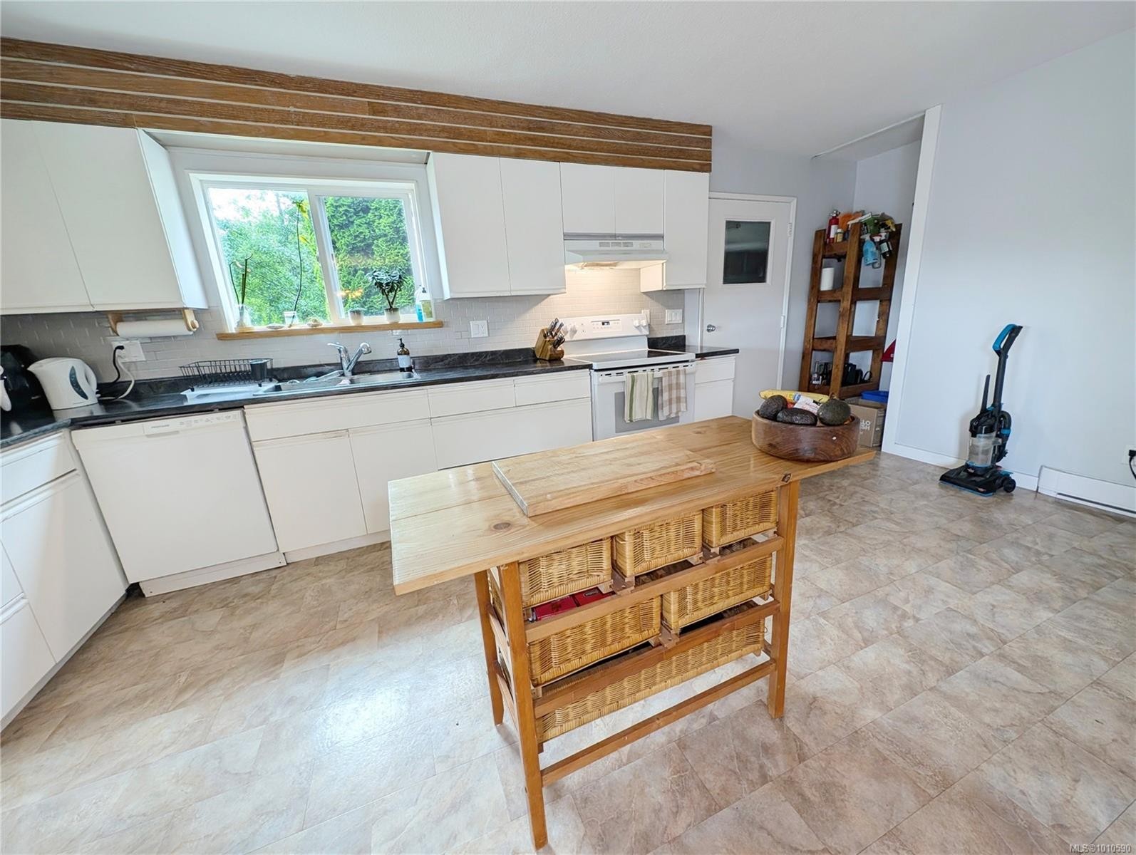 9513 Scott St, Port Hardy, BC