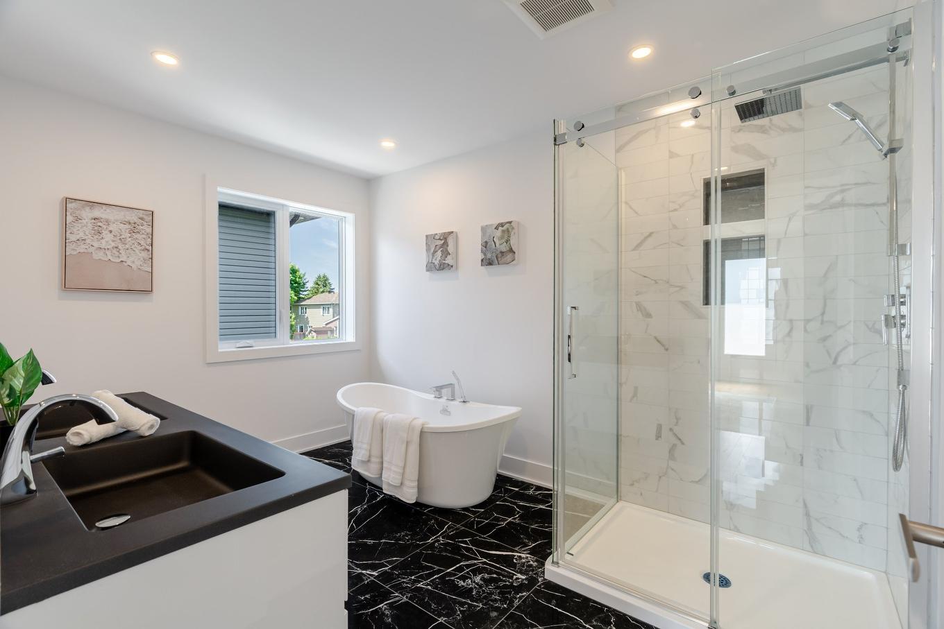 Bathroom - 6780 Rue Baillargeon, Brossard, QC - Indoor Photo Showing Bathroom