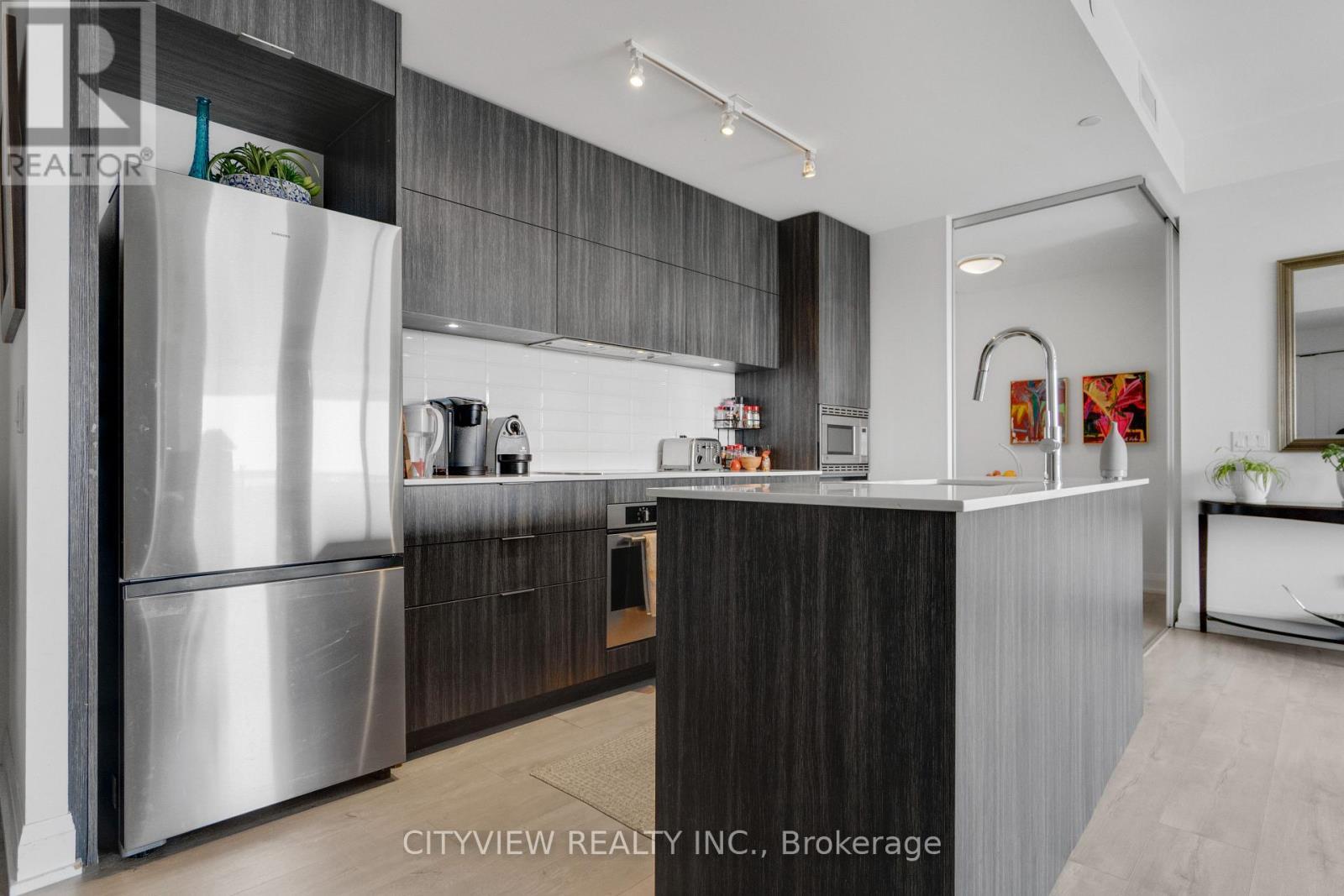 304 - 110 Marine Parade Drive, Toronto, ON - Indoor Photo Showing Kitchen With Upgraded Kitchen