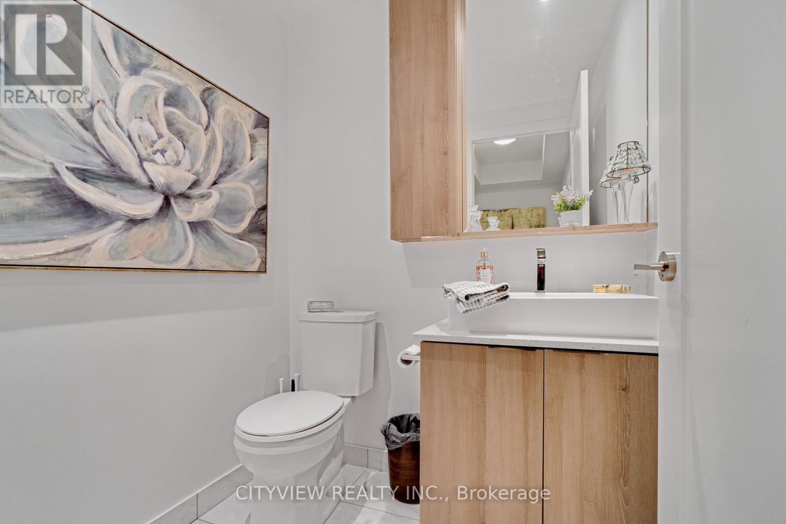 304 - 110 Marine Parade Drive, Toronto, ON - Indoor Photo Showing Bathroom