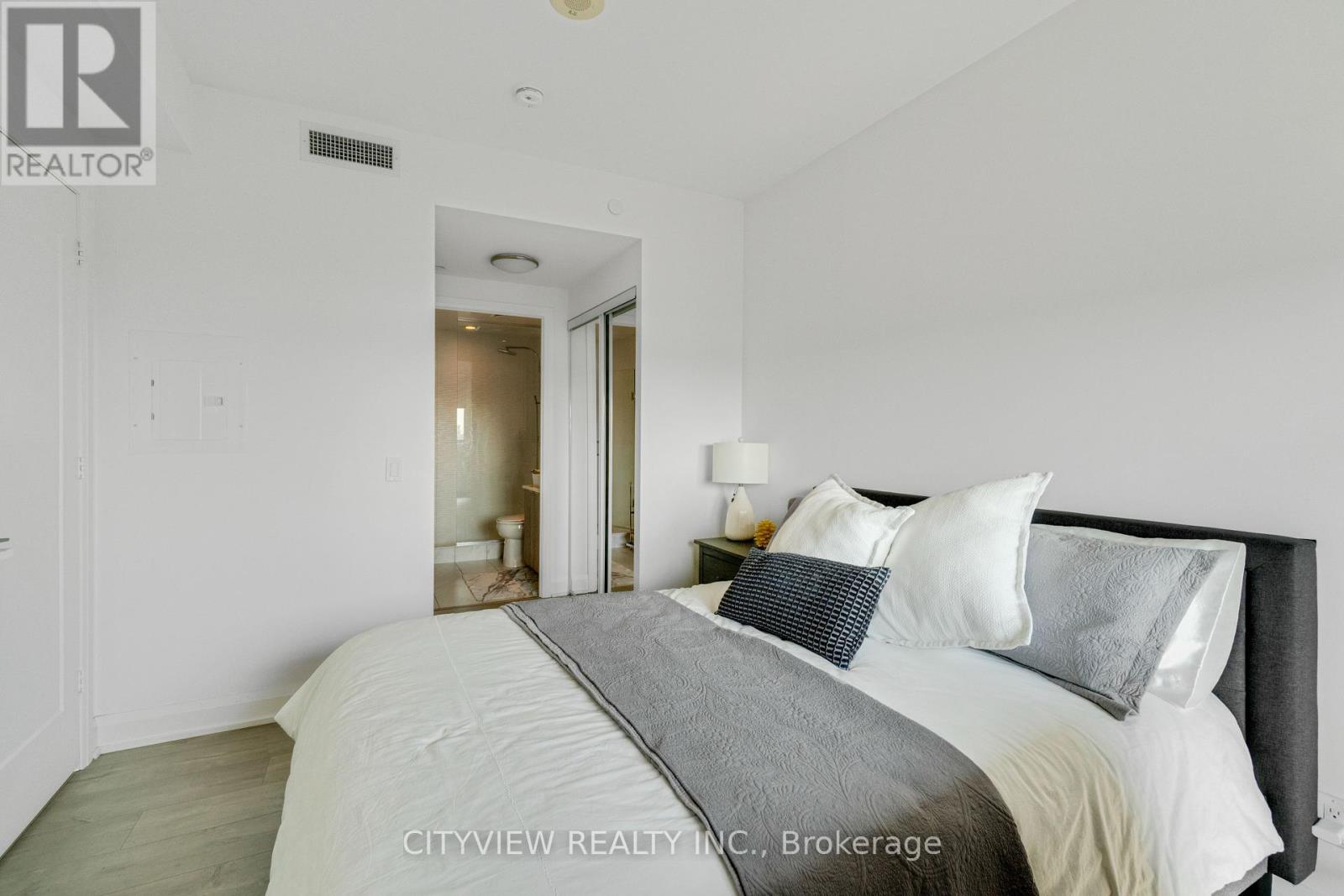 304 - 110 Marine Parade Drive, Toronto, ON - Indoor Photo Showing Bedroom