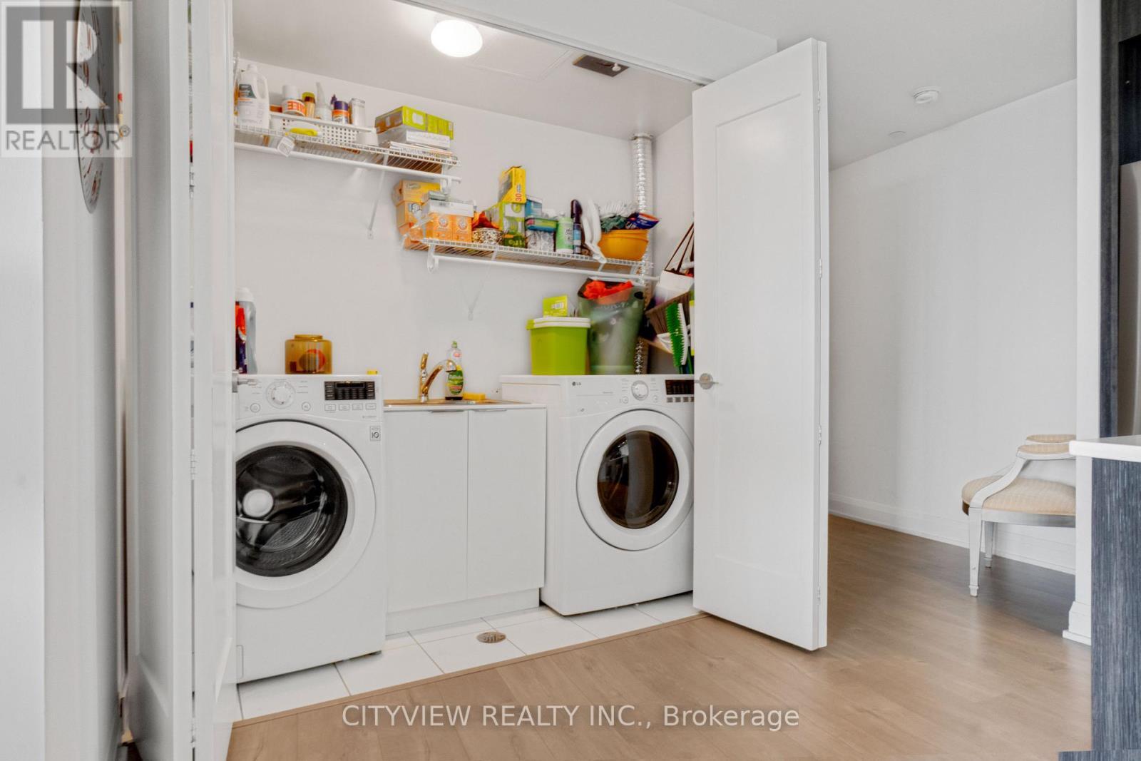 304 - 110 Marine Parade Drive, Toronto, ON - Indoor Photo Showing Laundry Room