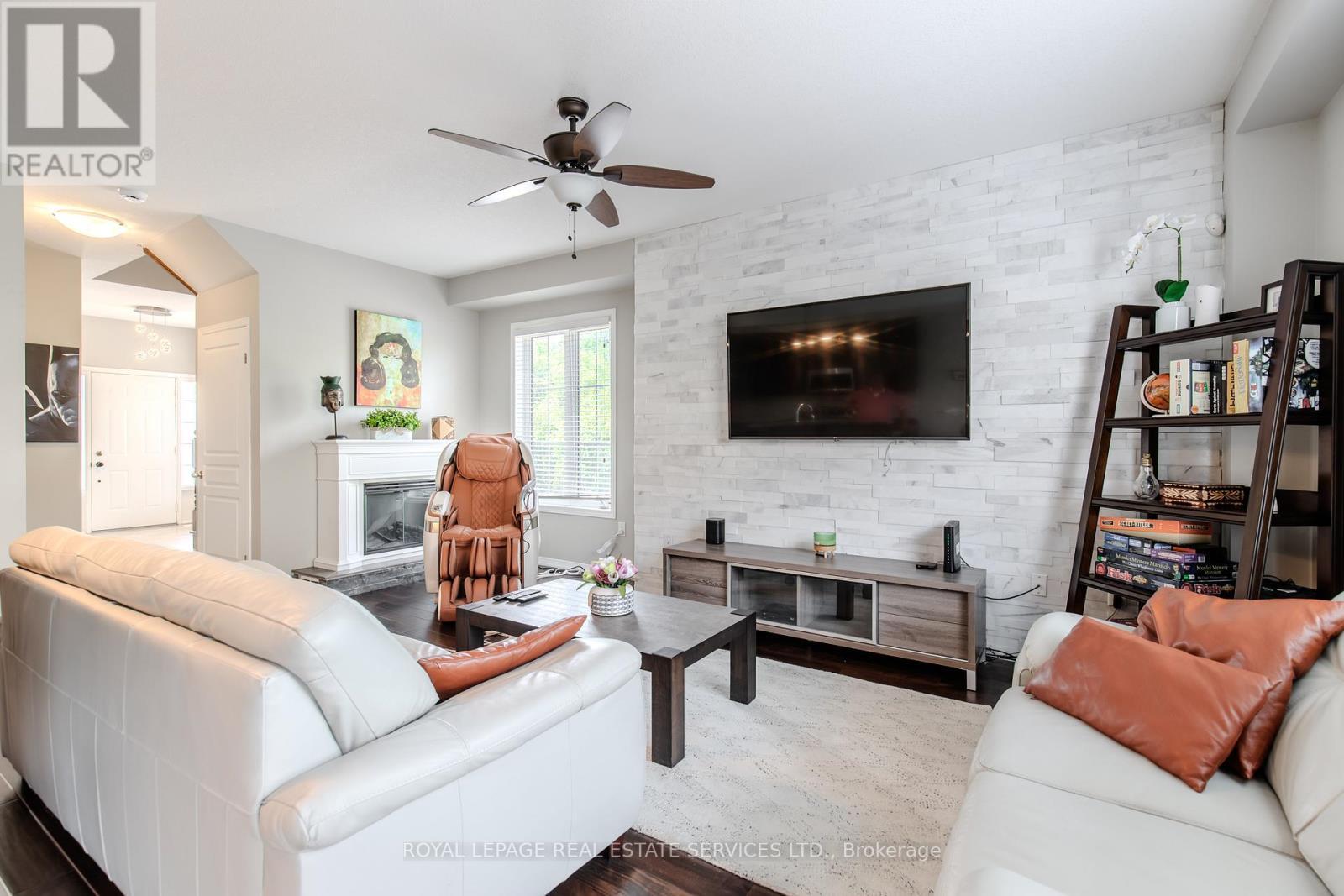 41 - 170 Palacebeach Trail, Hamilton, ON - Indoor Photo Showing Living Room With Fireplace