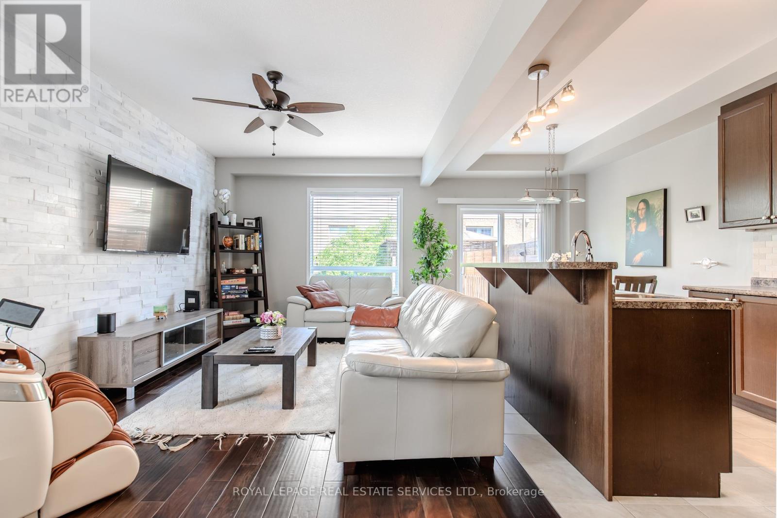 41 - 170 Palacebeach Trail, Hamilton, ON - Indoor Photo Showing Living Room