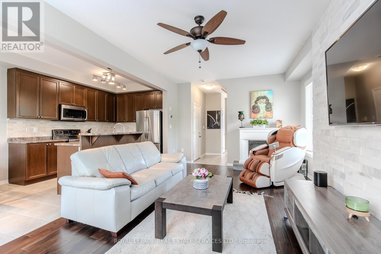 41 - 170 Palacebeach Trail, Hamilton, ON - Indoor Photo Showing Living Room