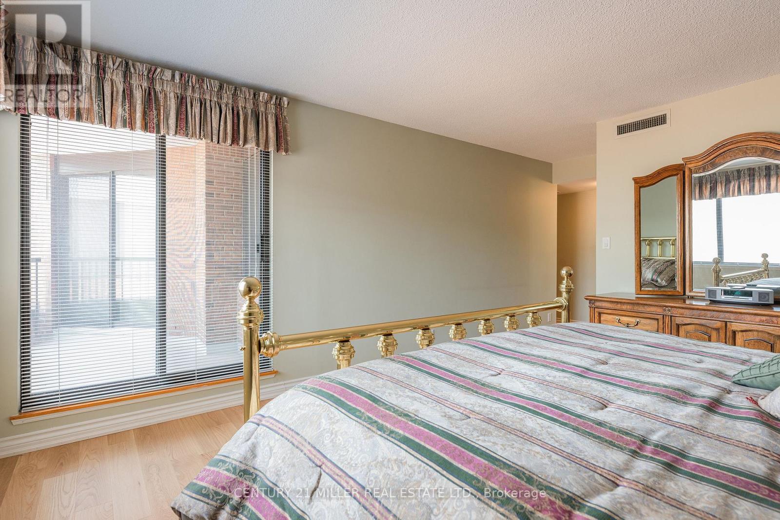 710 - 100 Lakeshore Road E, Oakville, ON - Indoor Photo Showing Bedroom