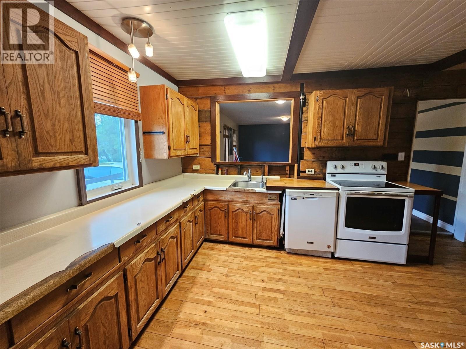 218 7Th Street W, Carlyle, SK - Indoor Photo Showing Kitchen
