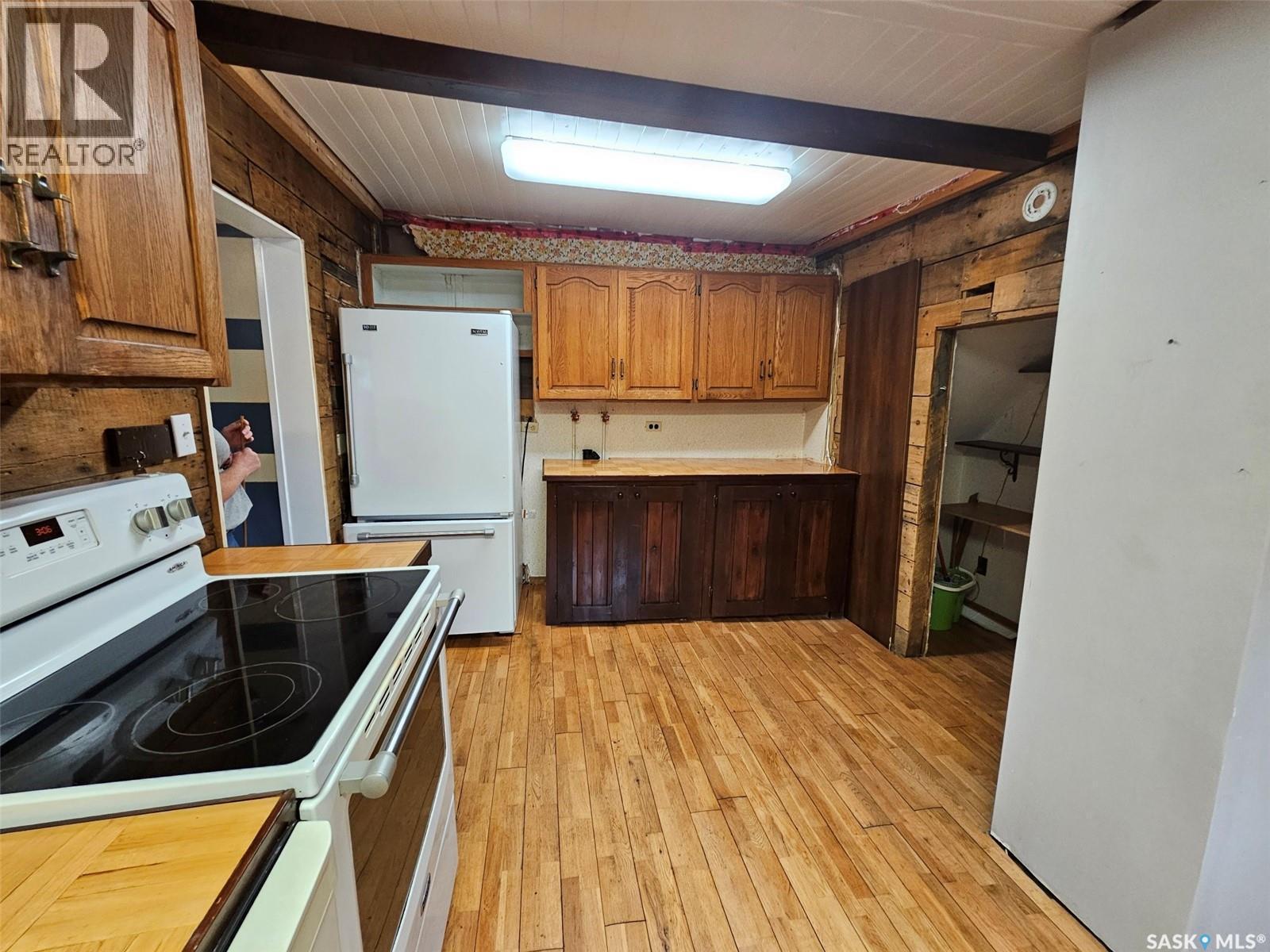 218 7Th Street W, Carlyle, SK - Indoor Photo Showing Kitchen