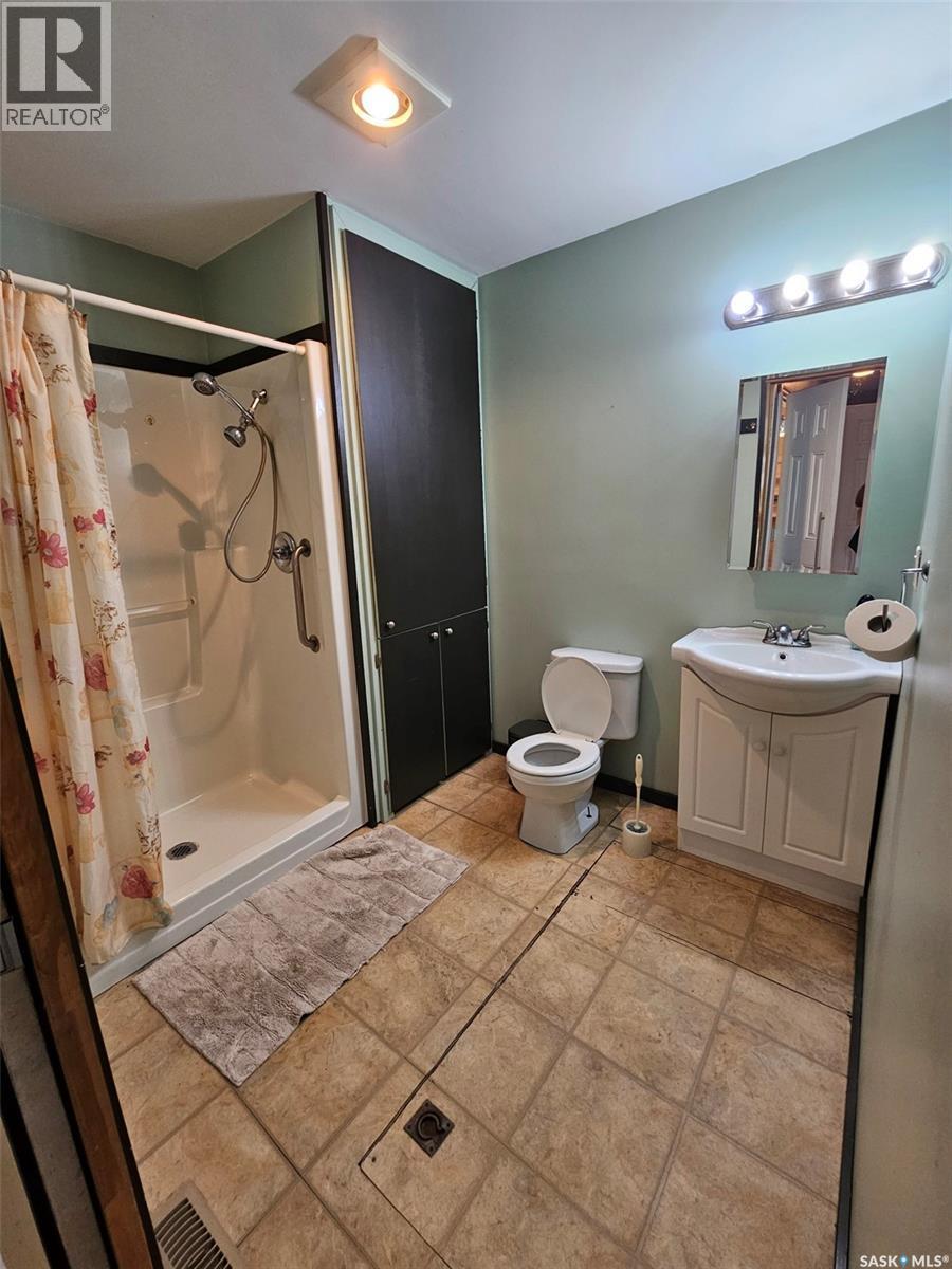 218 7Th Street W, Carlyle, SK - Indoor Photo Showing Bathroom