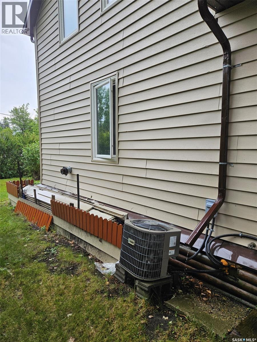 218 7Th Street W, Carlyle, SK - Outdoor With Exterior