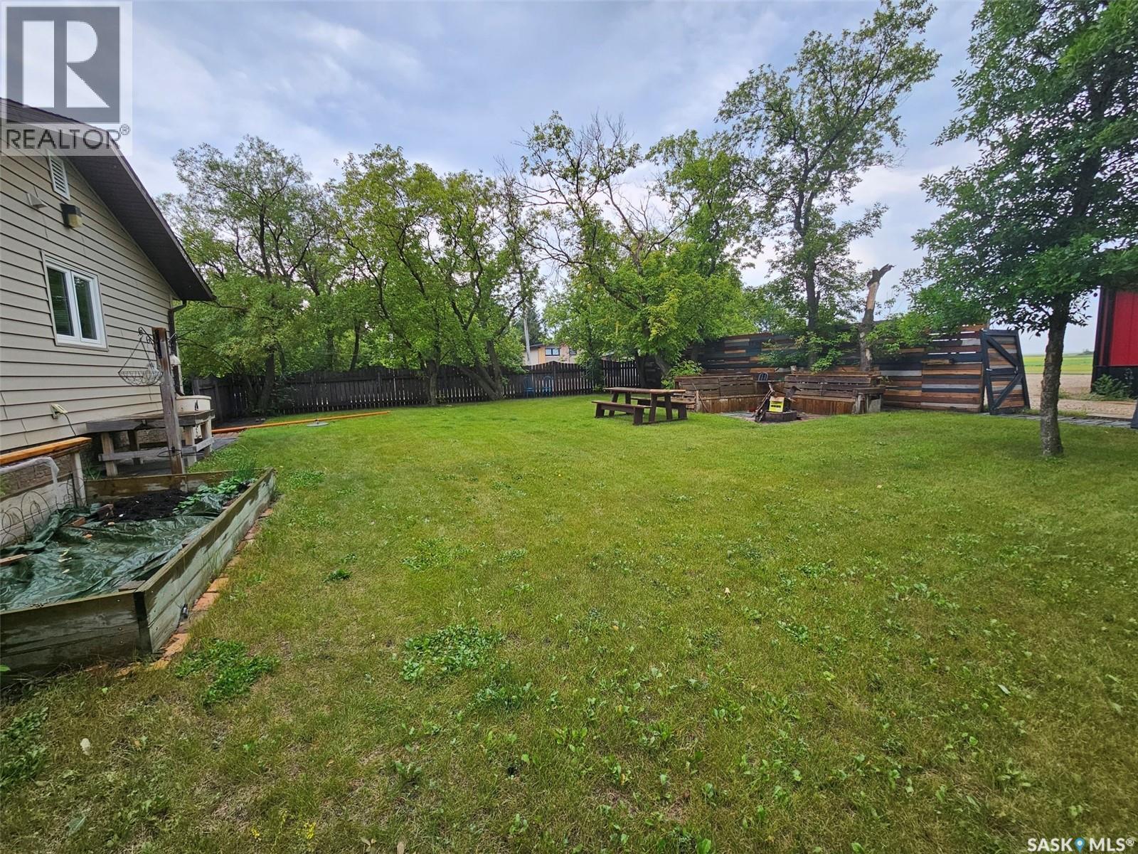 218 7Th Street W, Carlyle, SK - Outdoor