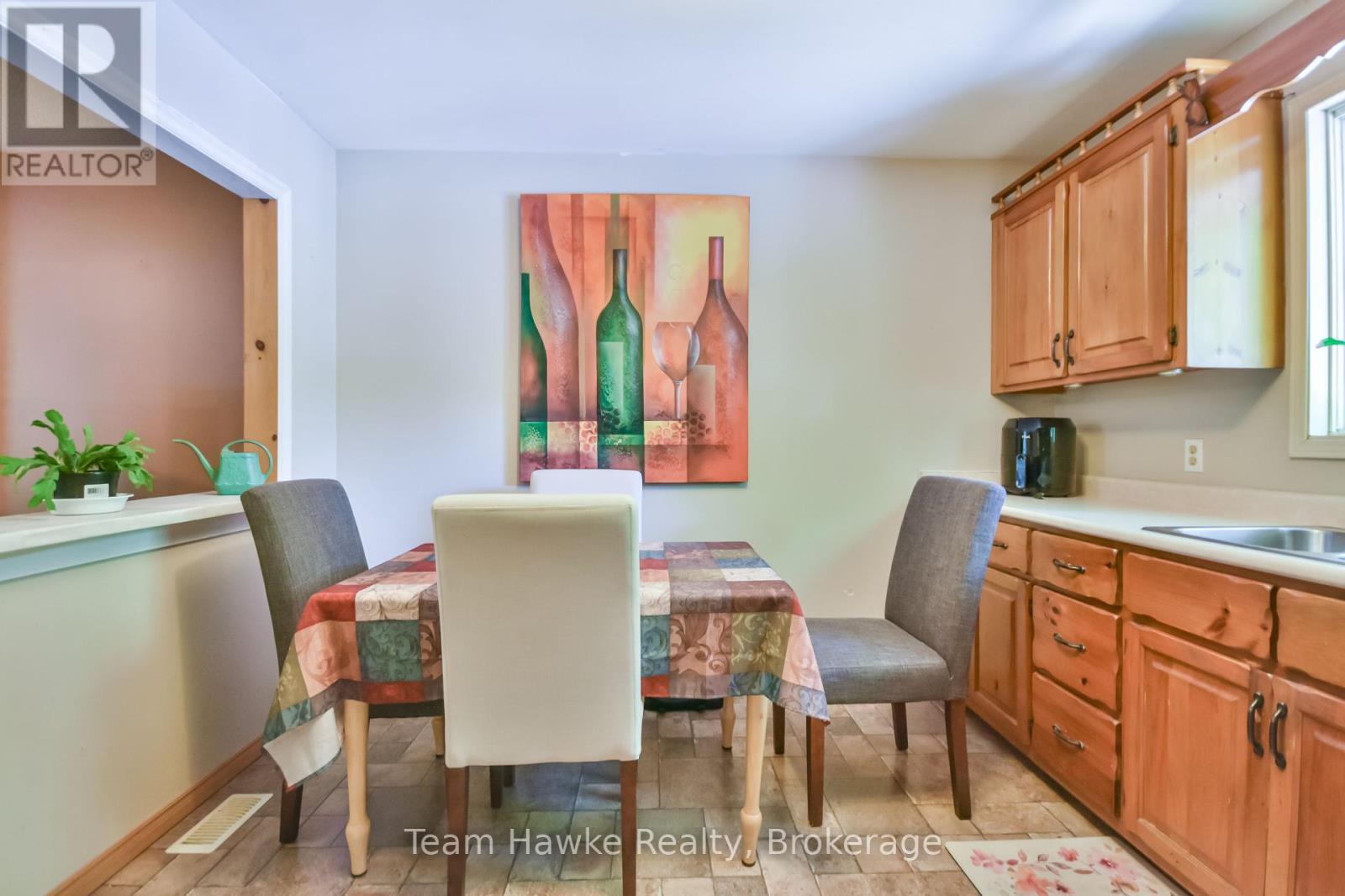 40 St. Laurent Boulevard, Tiny, ON - Indoor