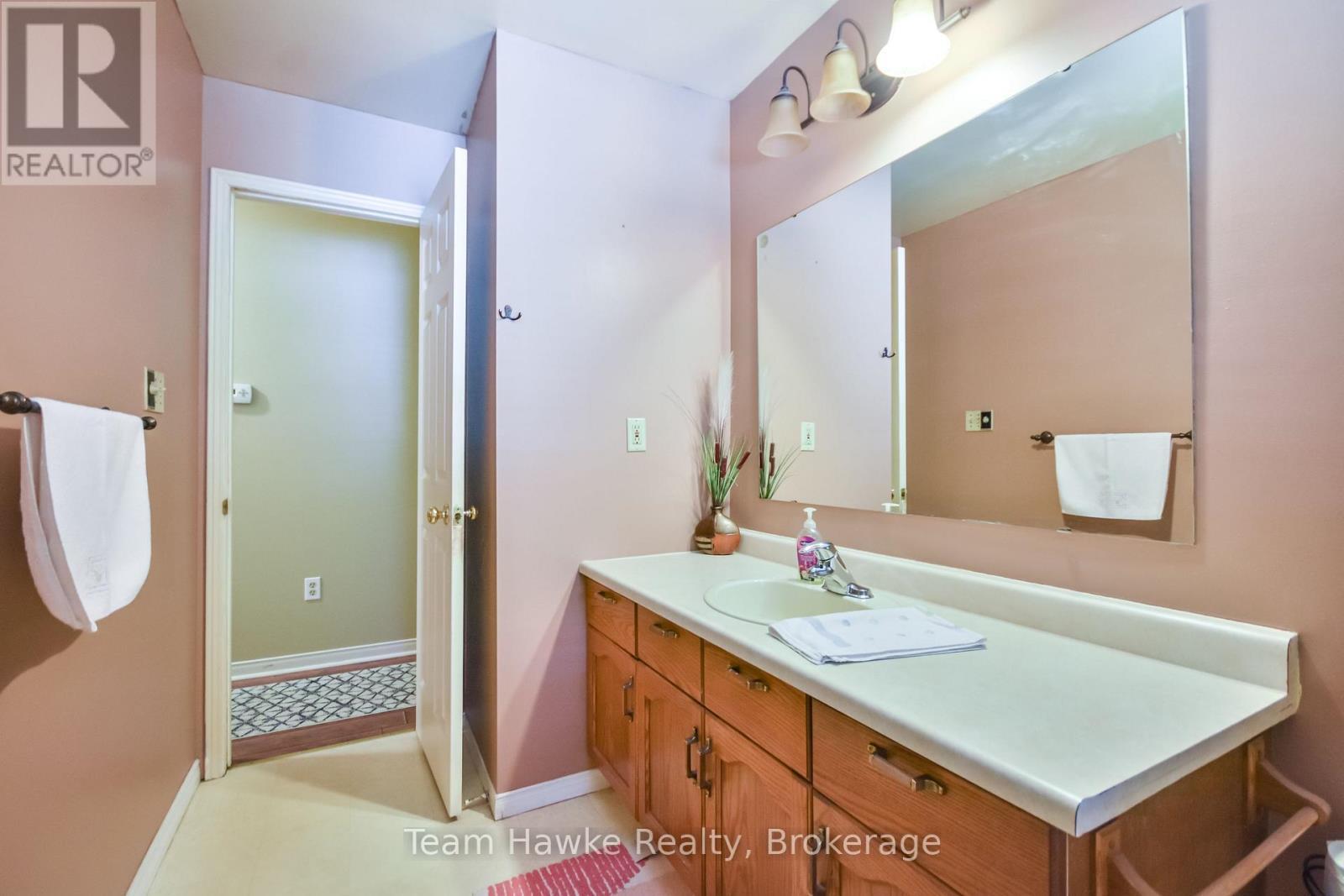 40 St. Laurent Boulevard, Tiny, ON - Indoor Photo Showing Bathroom