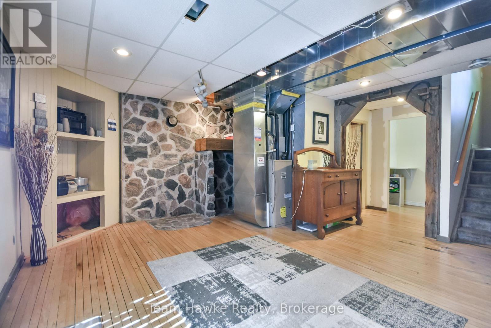40 St. Laurent Boulevard, Tiny, ON - Indoor