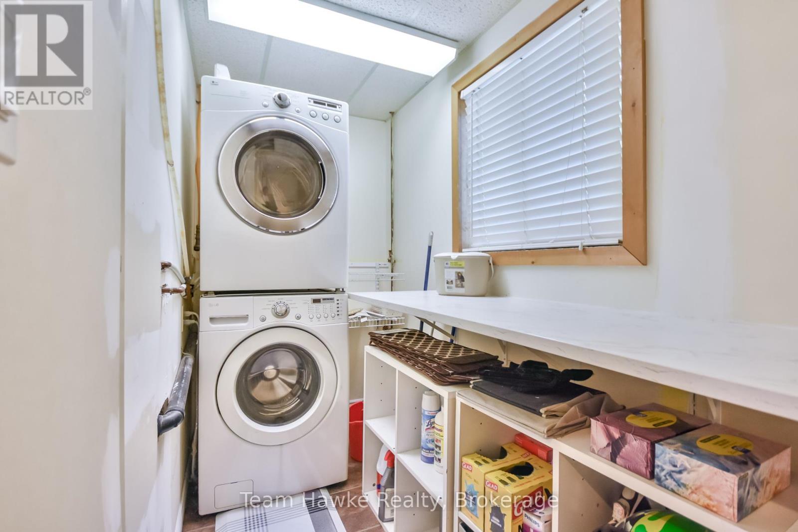 40 St. Laurent Boulevard, Tiny, ON - Indoor Photo Showing Laundry Room