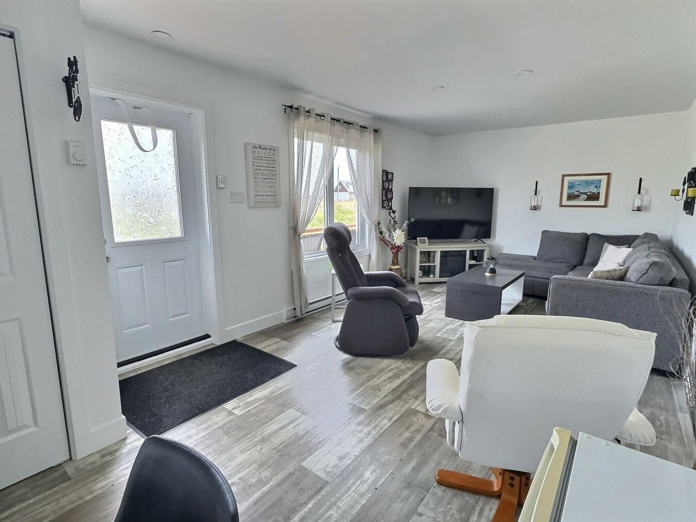 Living room - 144 Ch. Marcoux, Les Îles-De-La-Madeleine, QC - Indoor Photo Showing Living Room