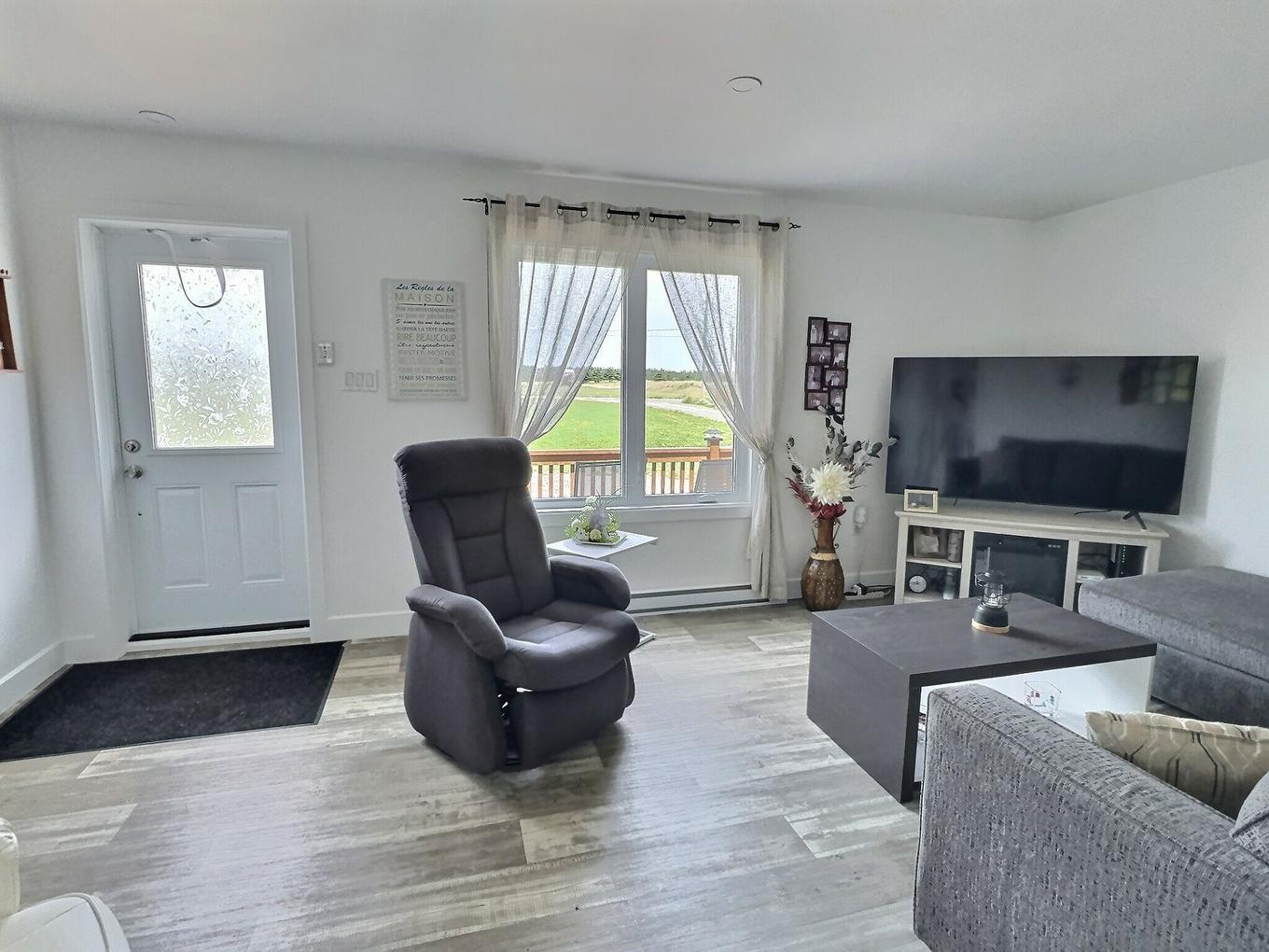 Living room - 144 Ch. Marcoux, Les Îles-De-La-Madeleine, QC - Indoor Photo Showing Living Room