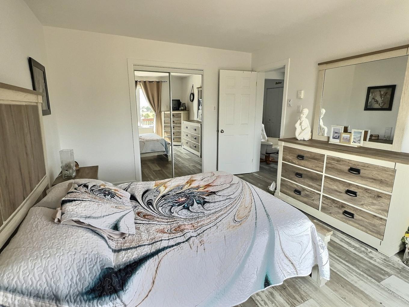 Primary bedroom - 144 Ch. Marcoux, Les Îles-De-La-Madeleine, QC - Indoor Photo Showing Bedroom