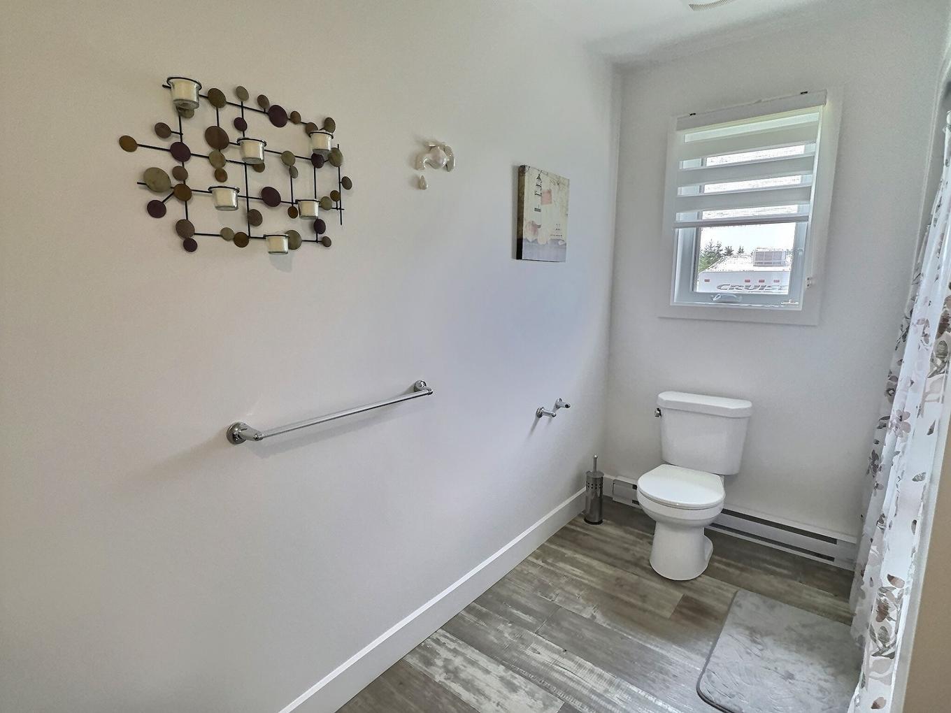Bathroom - 144 Ch. Marcoux, Les Îles-De-La-Madeleine, QC - Indoor Photo Showing Bathroom
