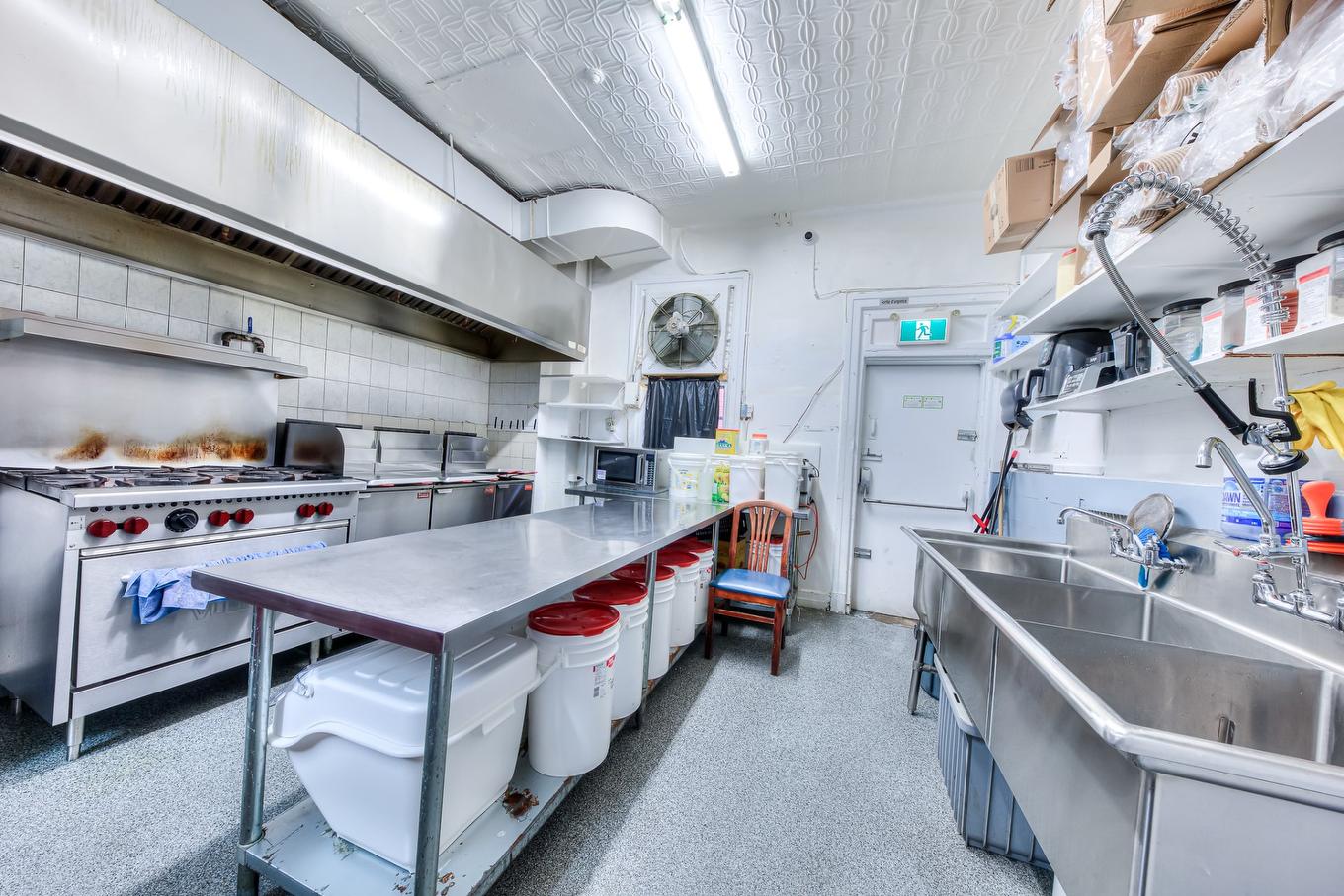 Kitchen - 2128 Rue Jean-Talon E., Montréal (Villeray/Saint-Michel/Parc-Extension), QC - Indoor Photo Showing Other Room