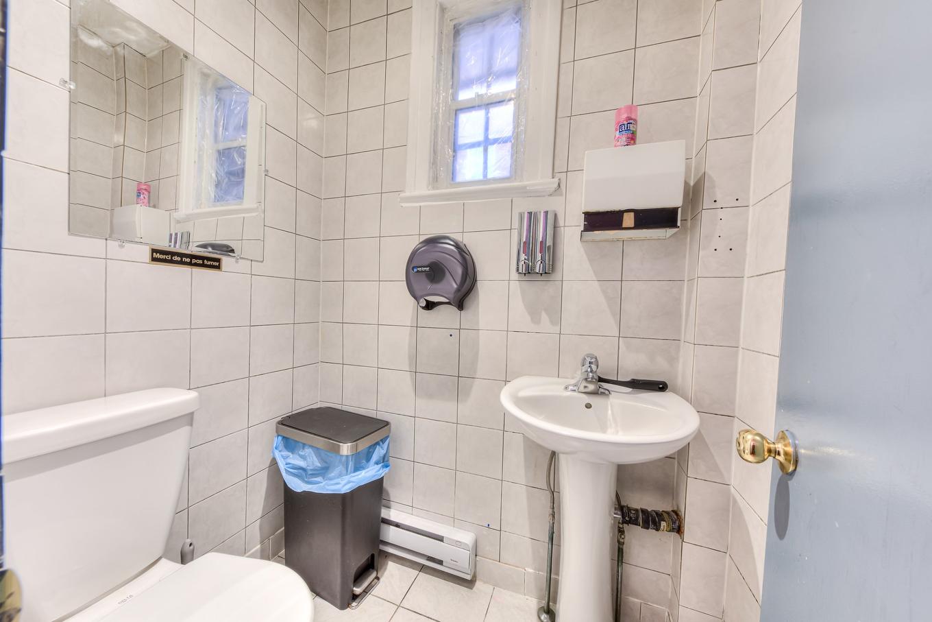 Bathroom - 2128 Rue Jean-Talon E., Montréal (Villeray/Saint-Michel/Parc-Extension), QC - Indoor Photo Showing Bathroom