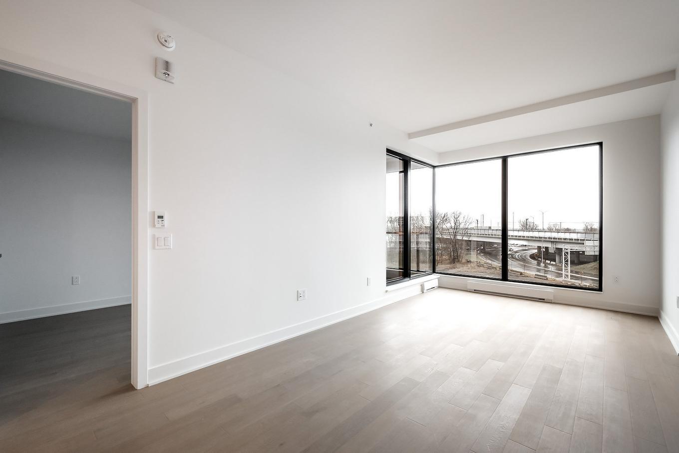 Living room - 404-399 Rue De La Rotonde, Montréal (Verdun/Île-Des-Soeurs), QC - Indoor Photo Showing Other Room