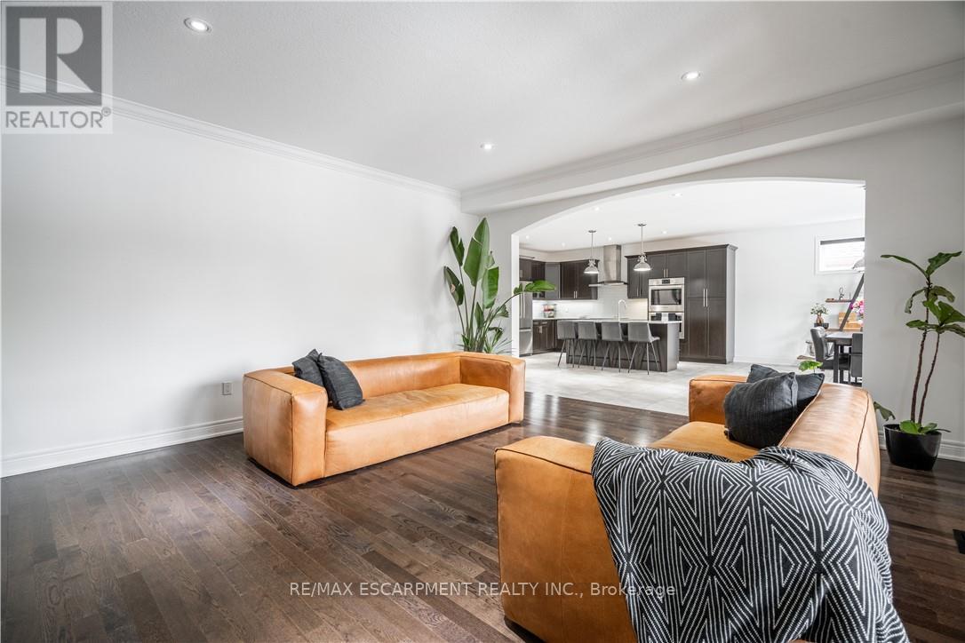 4126 Prokich Court, Lincoln, ON - Indoor Photo Showing Living Room