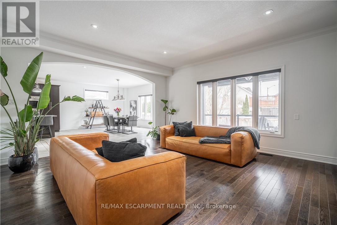 4126 Prokich Court, Lincoln, ON - Indoor Photo Showing Living Room