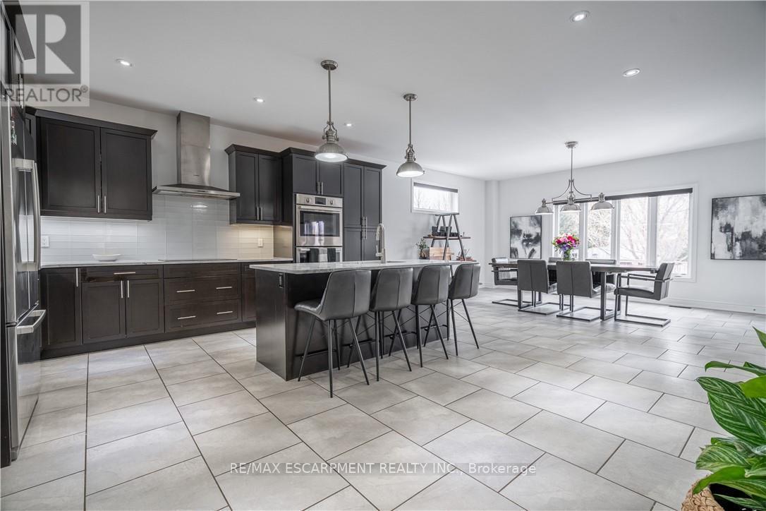 4126 Prokich Court, Lincoln, ON - Indoor Photo Showing Kitchen With Upgraded Kitchen