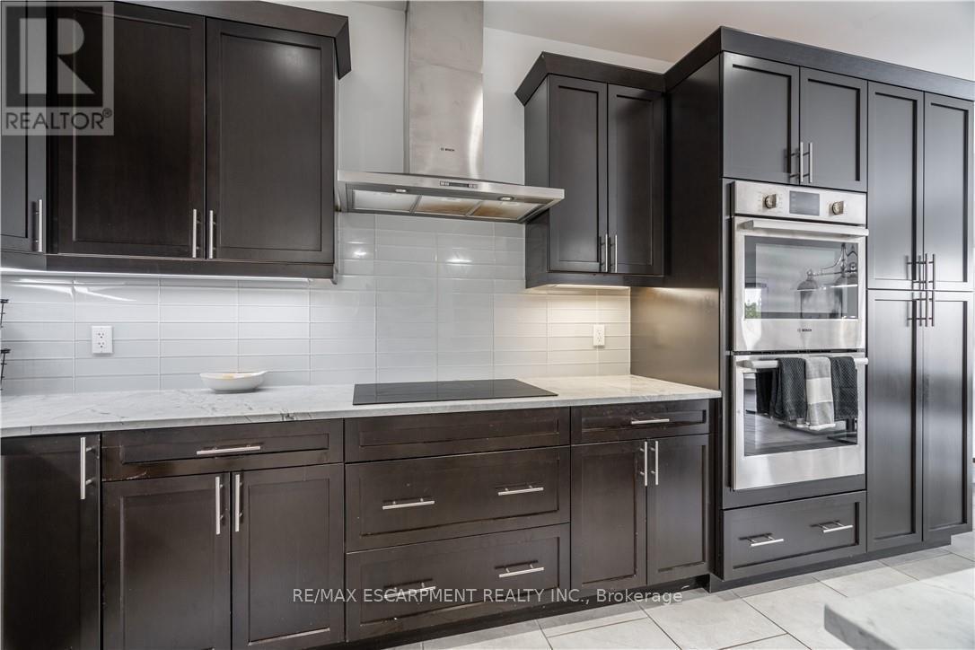 4126 Prokich Court, Lincoln, ON - Indoor Photo Showing Kitchen With Upgraded Kitchen