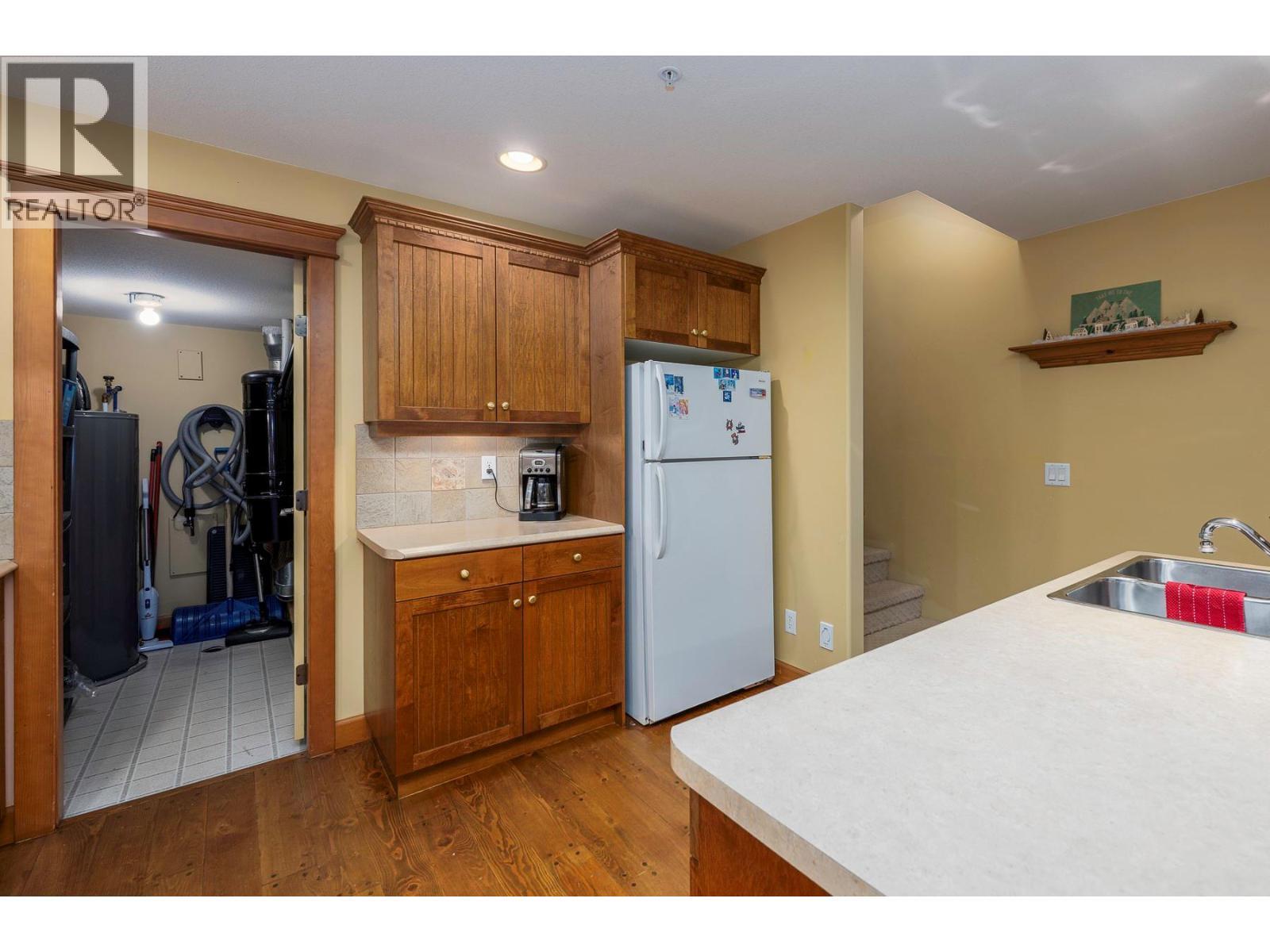 7640 Porcupine Road Unit# 29, Big White, BC - Indoor Photo Showing Kitchen