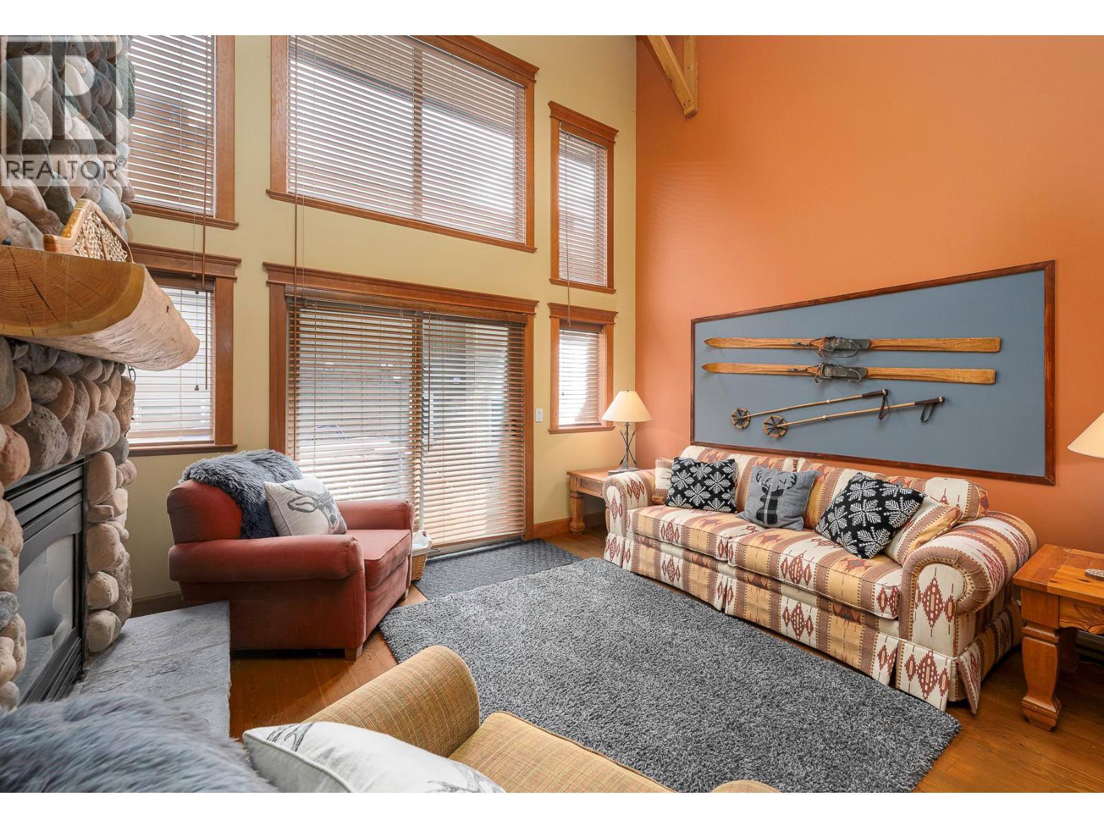 7640 Porcupine Road Unit# 29, Big White, BC - Indoor Photo Showing Living Room With Fireplace