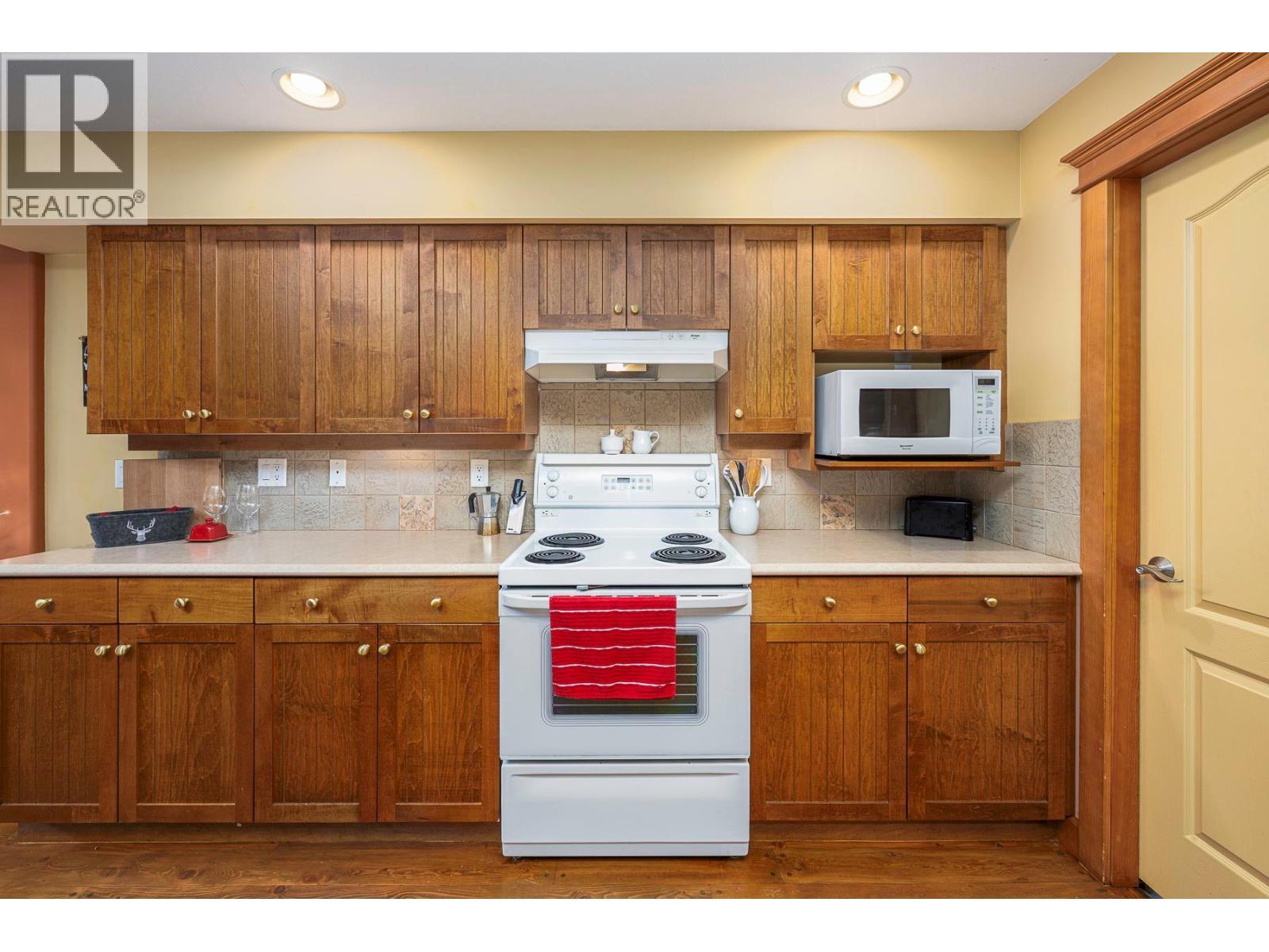 7640 Porcupine Road Unit# 29, Big White, BC - Indoor Photo Showing Kitchen