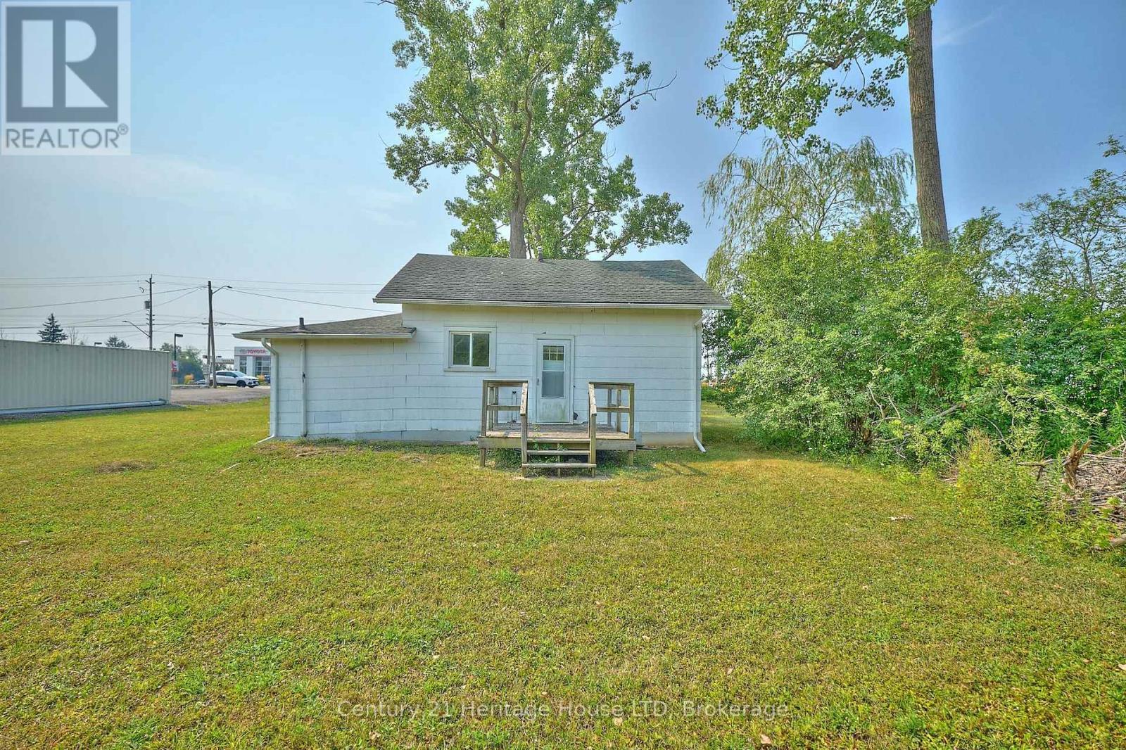 rear elevation of home - 938 Garrison Road, Fort Erie (Crescent Park), ON