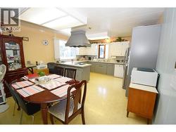 Kitchen & dining room -