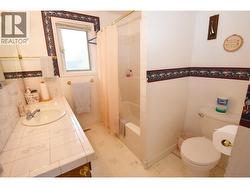 Full 4pc bathroom on main level -