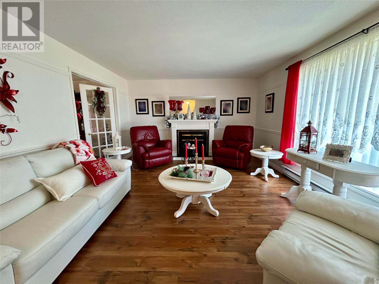 27 Pratt Street, Corner Brook, NL - Indoor Photo Showing Living Room