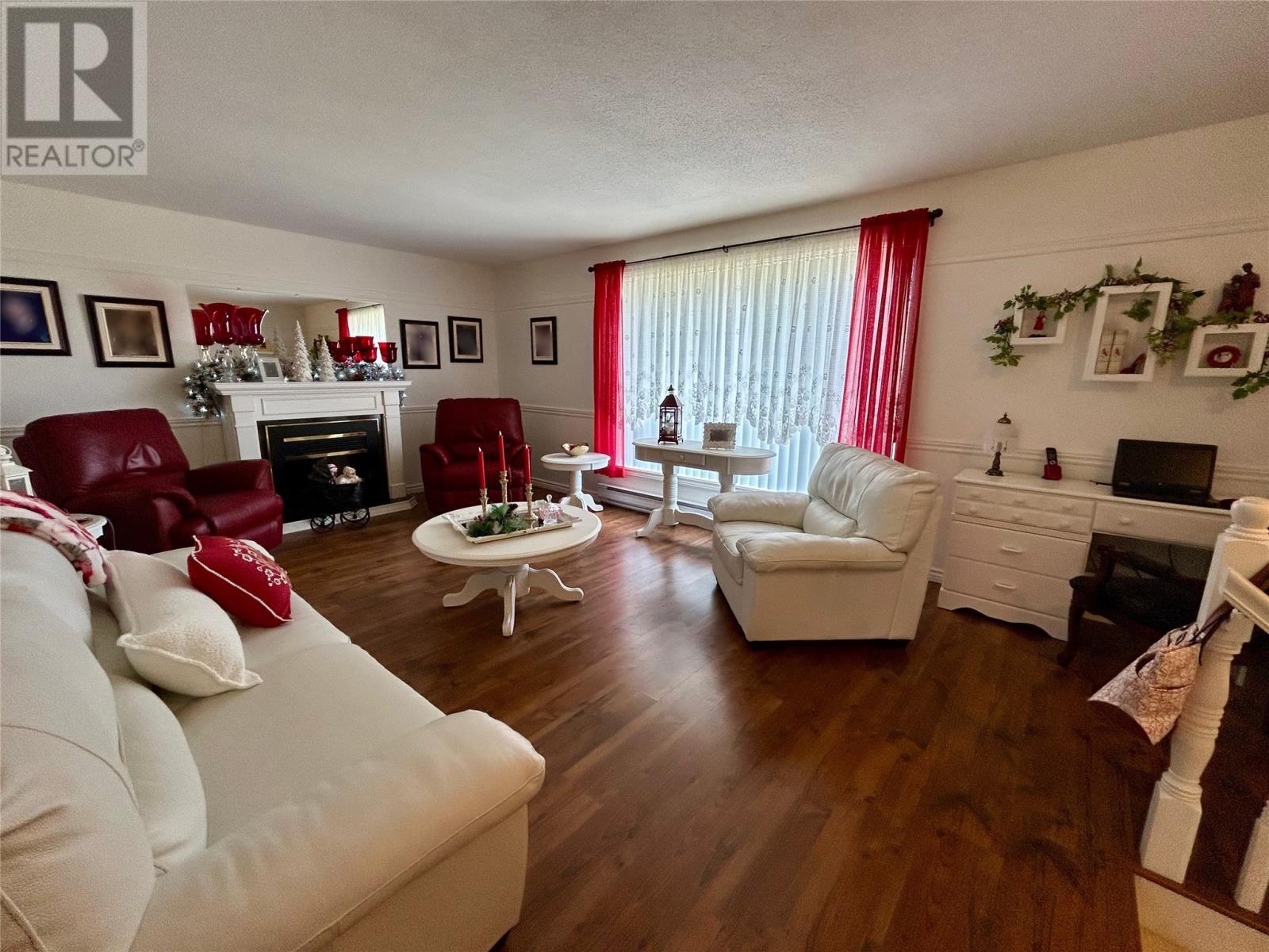 27 Pratt Street, Corner Brook, NL - Indoor Photo Showing Living Room