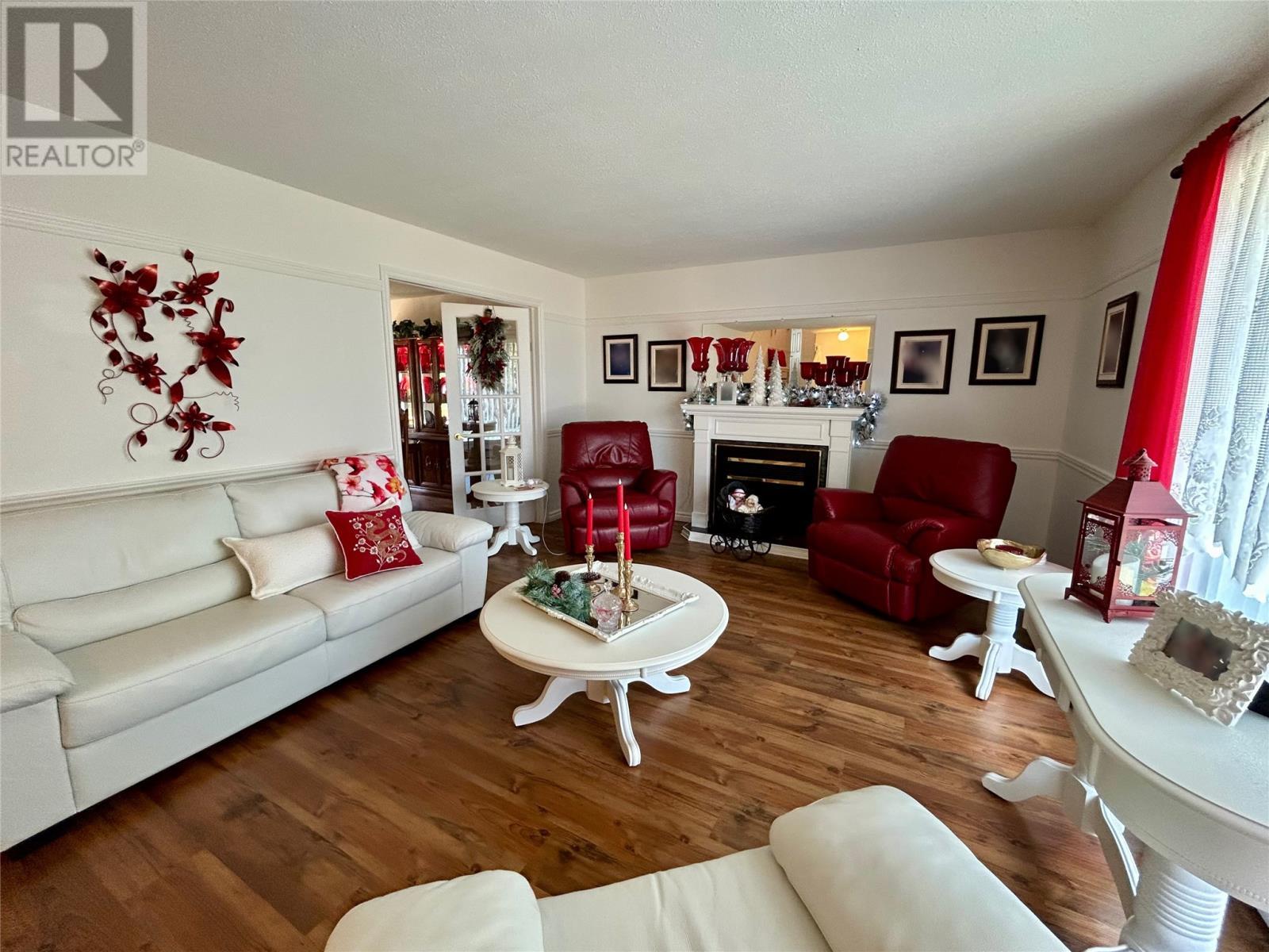 27 Pratt Street, Corner Brook, NL - Indoor Photo Showing Living Room