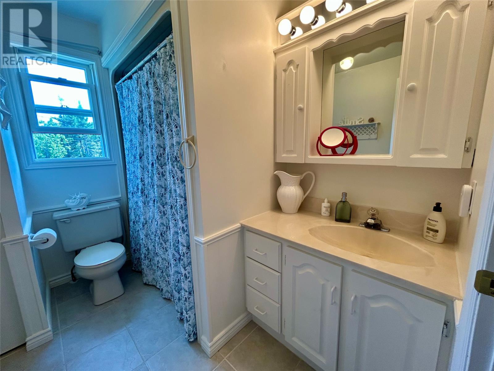 27 Pratt Street, Corner Brook, NL - Indoor Photo Showing Bathroom