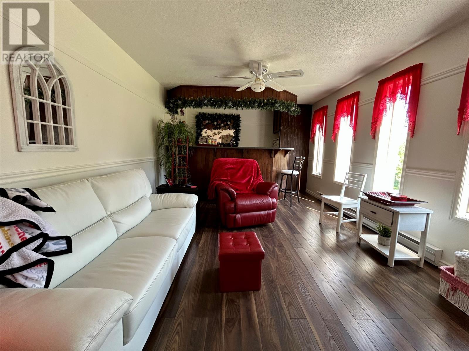 27 Pratt Street, Corner Brook, NL - Indoor Photo Showing Living Room