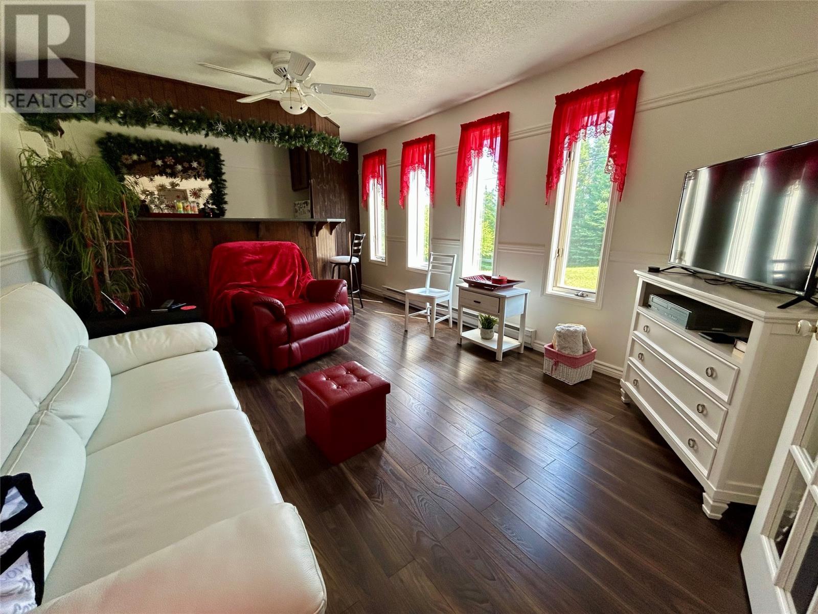 27 Pratt Street, Corner Brook, NL - Indoor Photo Showing Living Room