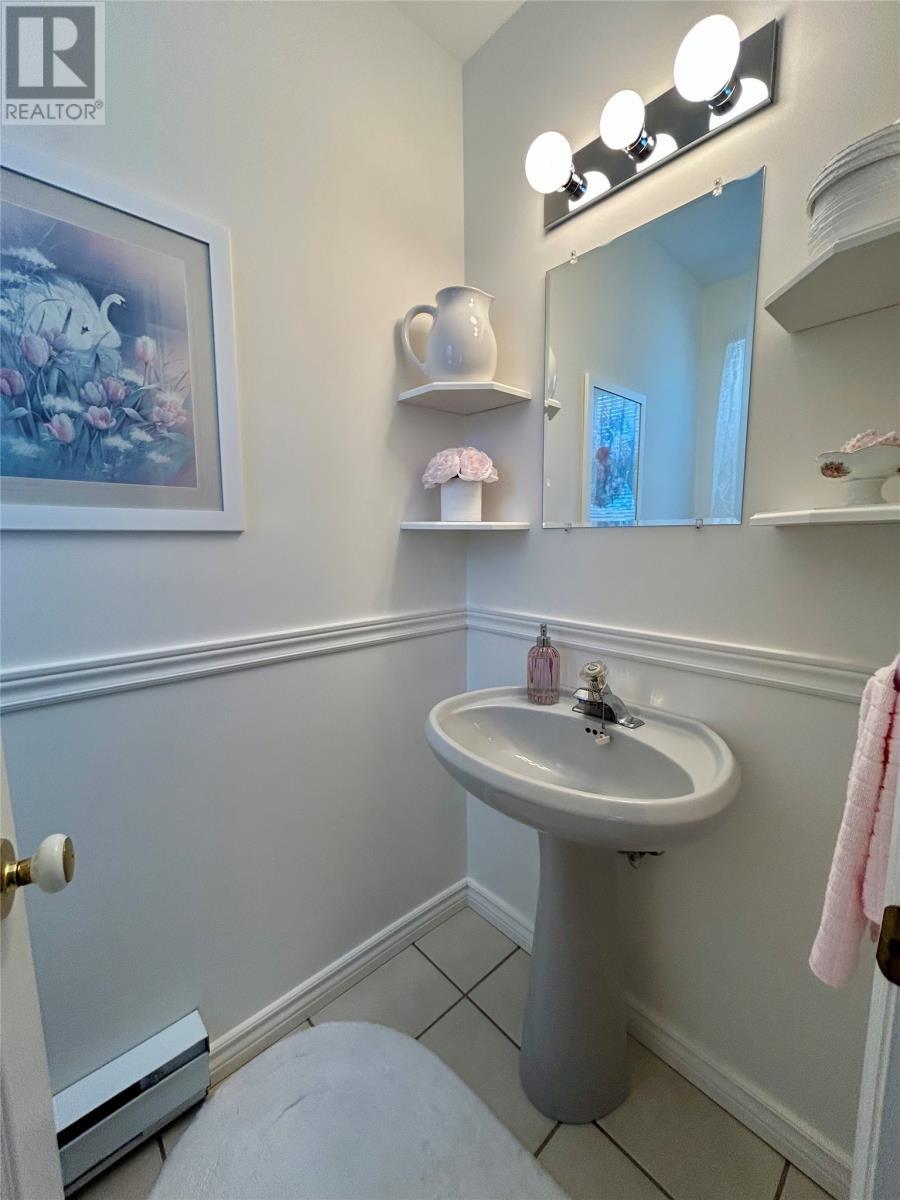 27 Pratt Street, Corner Brook, NL - Indoor Photo Showing Bathroom