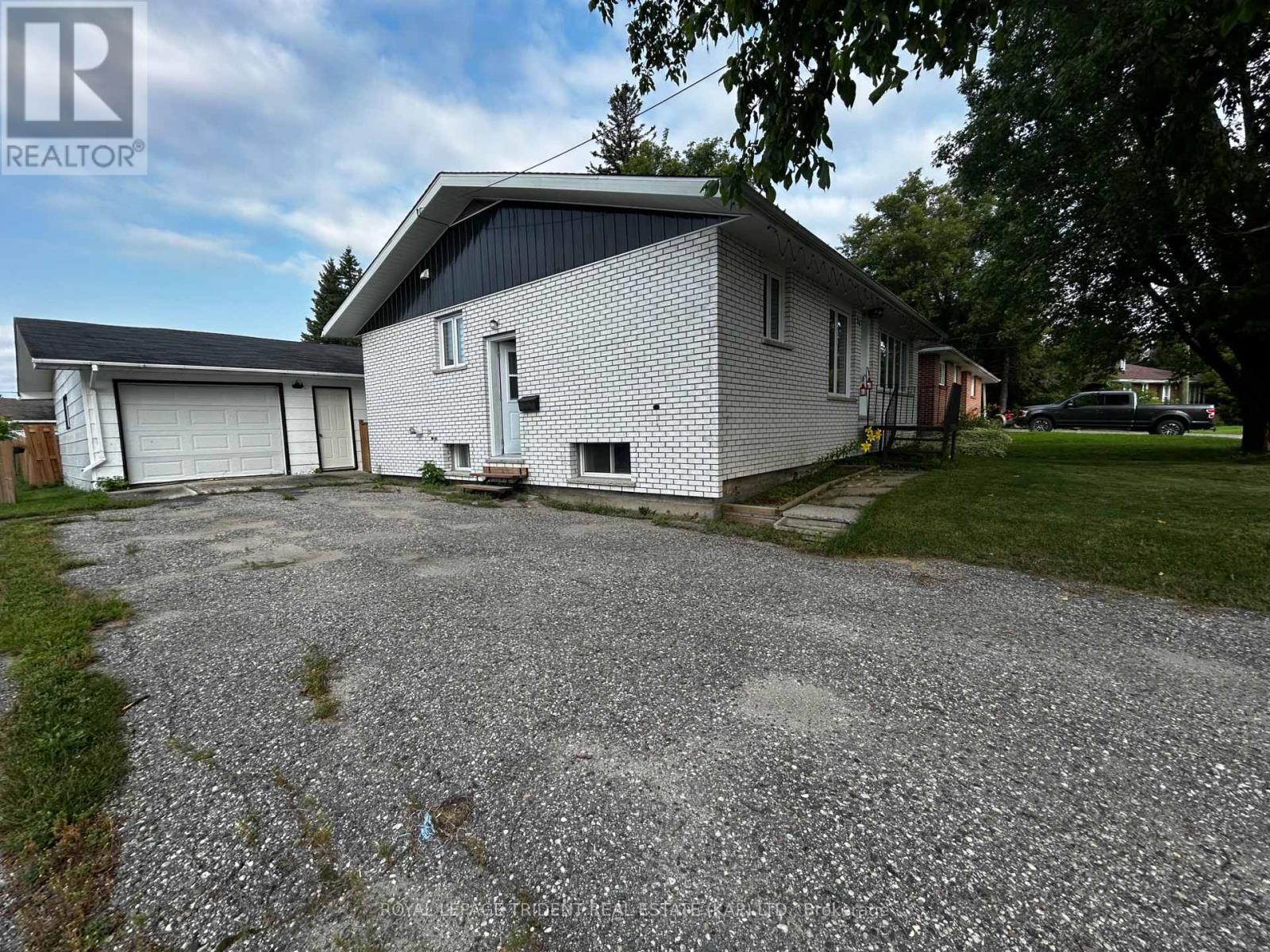side view - 14 Niagara Street W, Kapuskasing, ON - Outdoor With Exterior