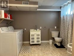 Bathroom \\ Laundry -